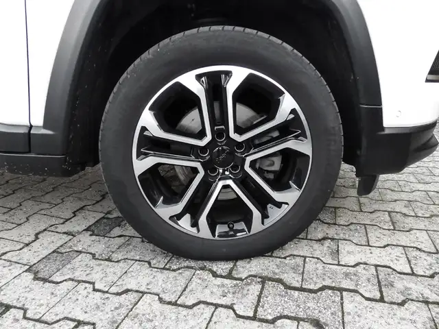 Jeep Compass view 3