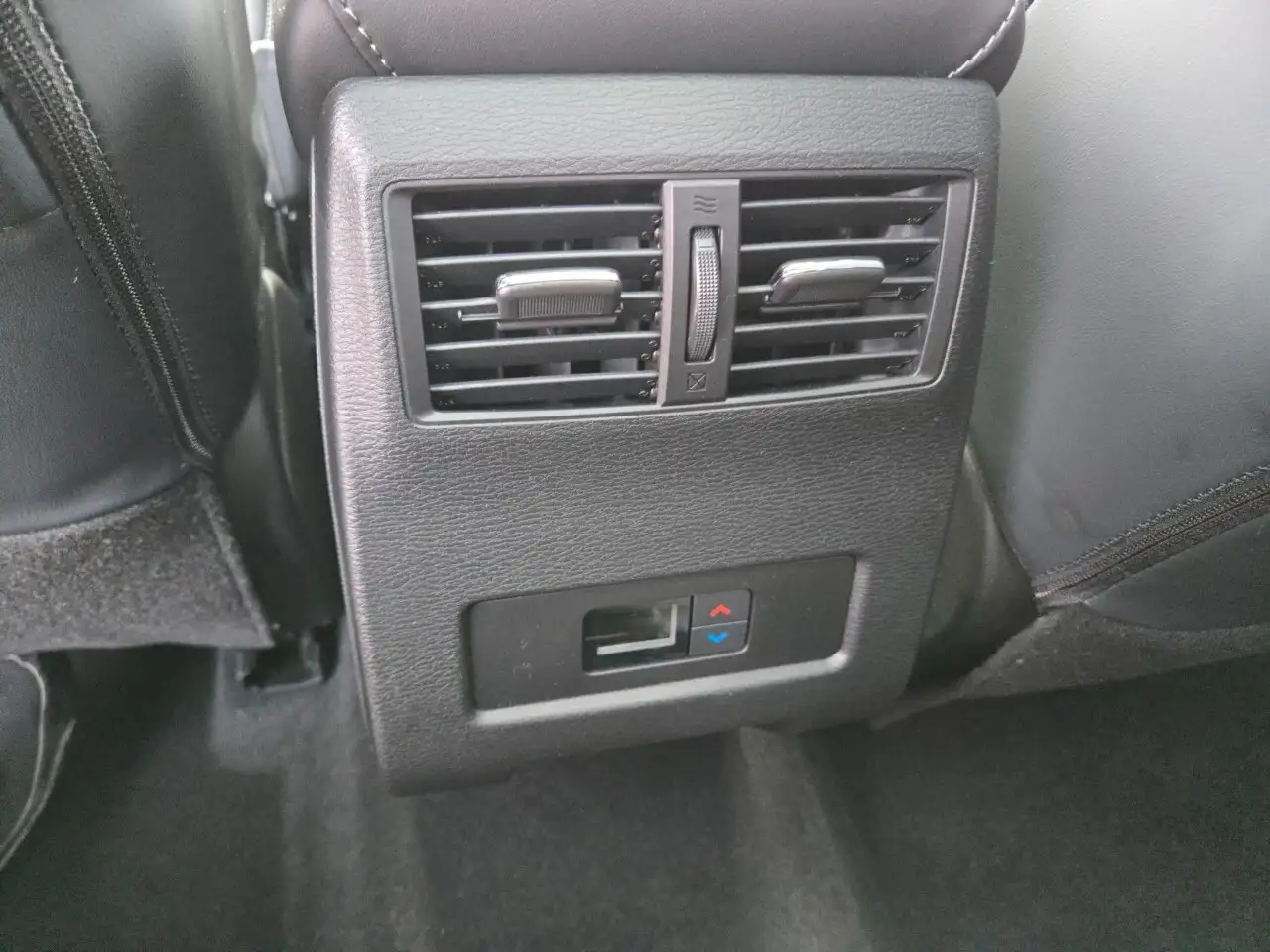 Mitsubishi Outlander photo Mitsubishi Outlander