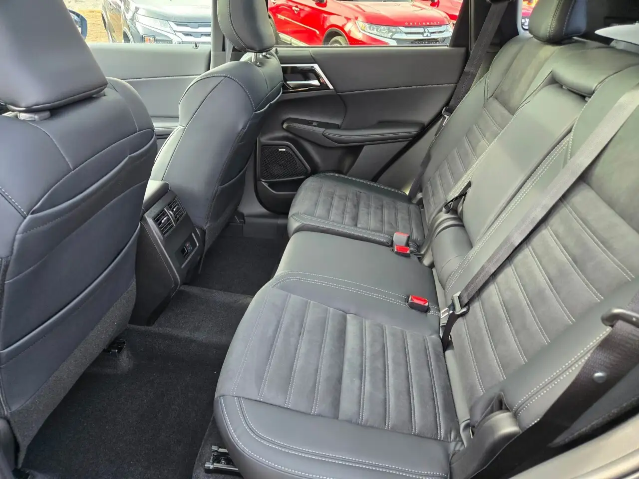 Mitsubishi Outlander photo Mitsubishi Outlander