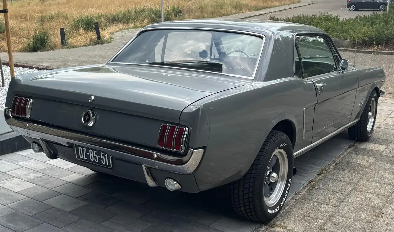 Ford Mustang Coupé, foto 3