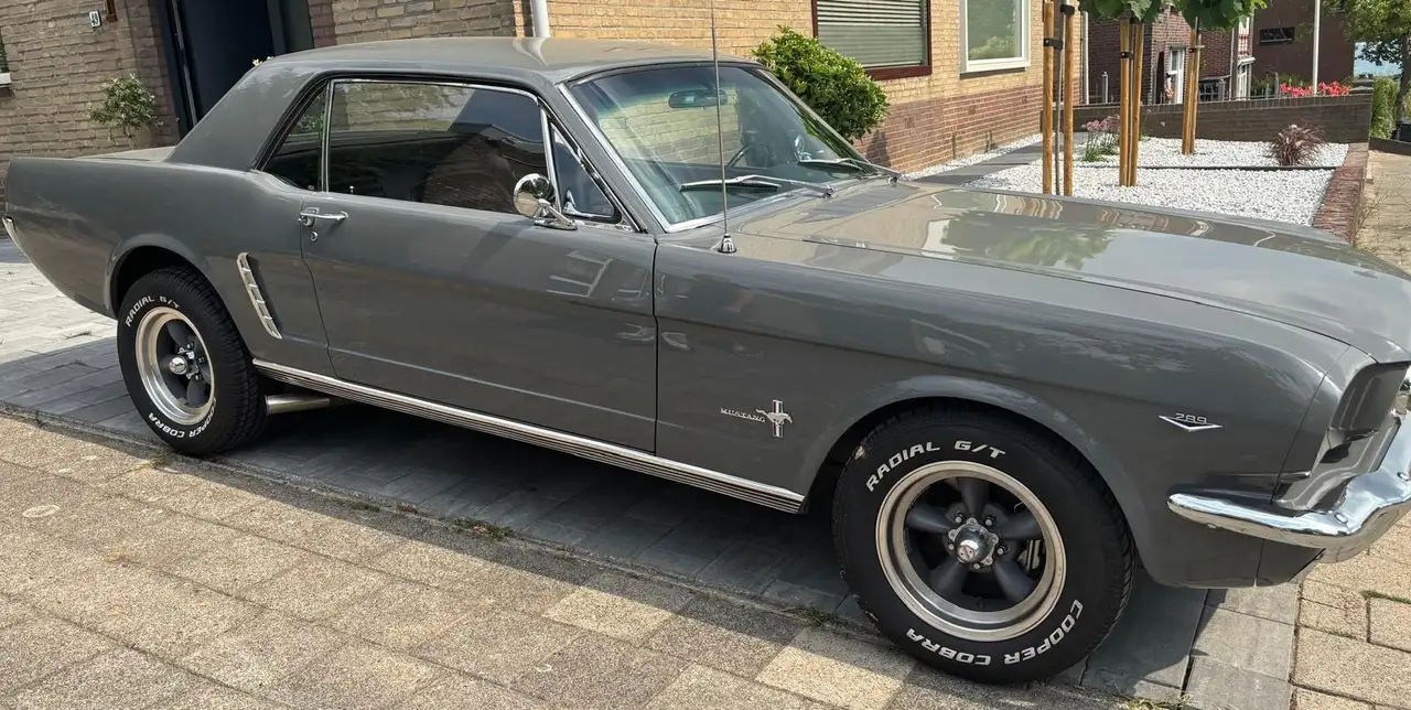 Ford Mustang Coupé, foto 1