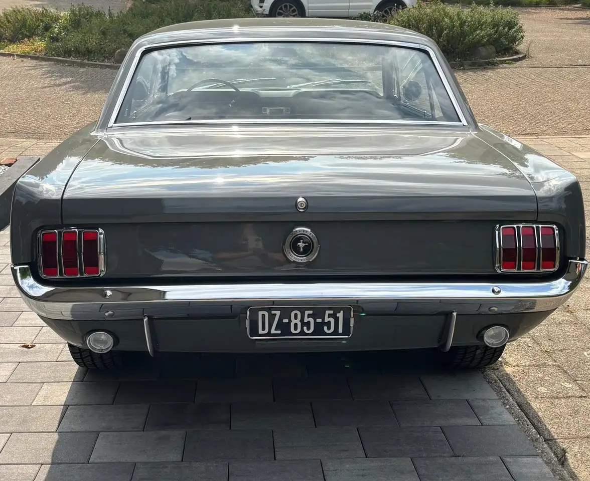 Ford Mustang Coupé, foto 2