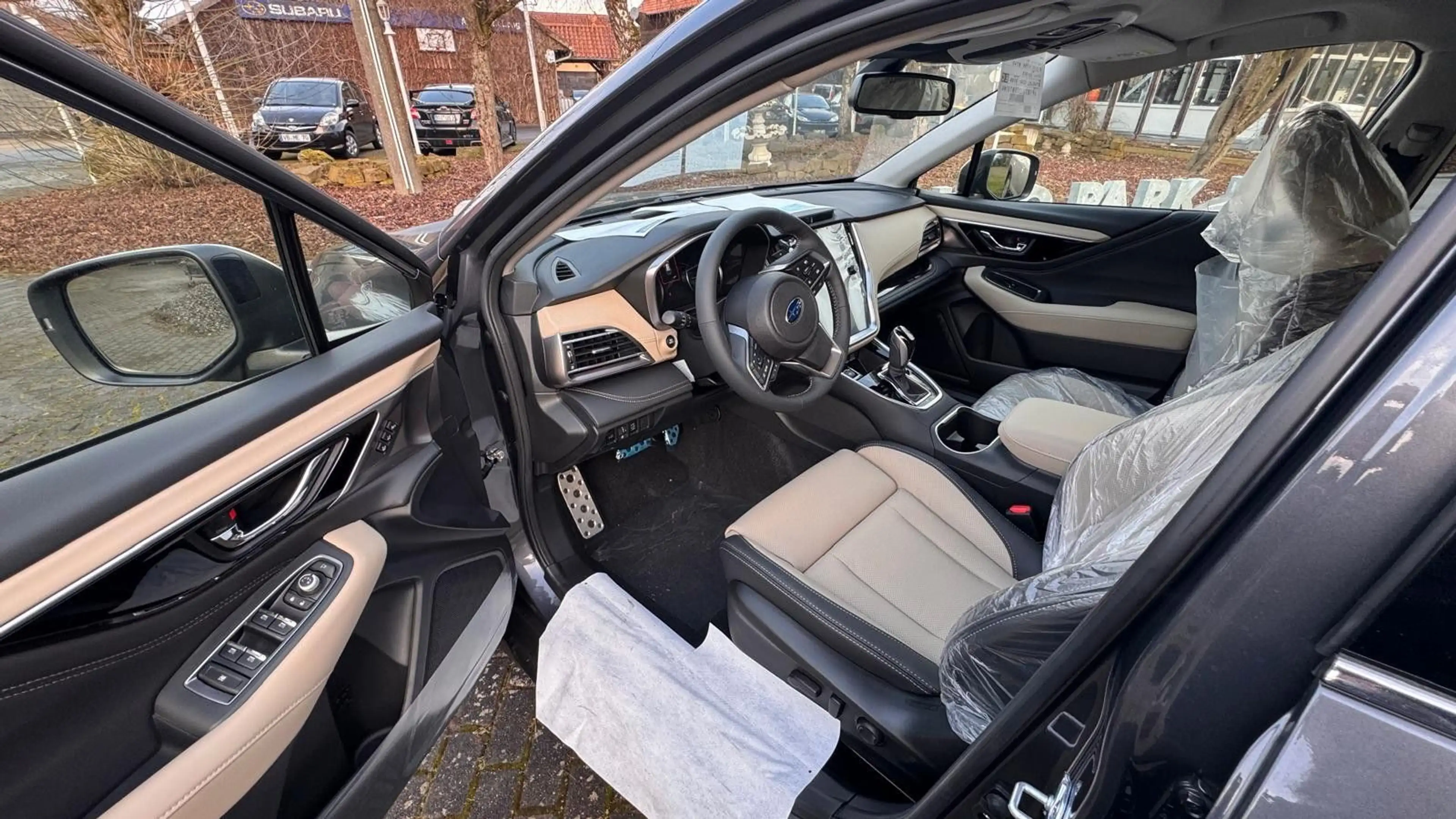 Subaru OUTBACK 2.5i Platinum Lineartronic*Leder Beige* — photo 6