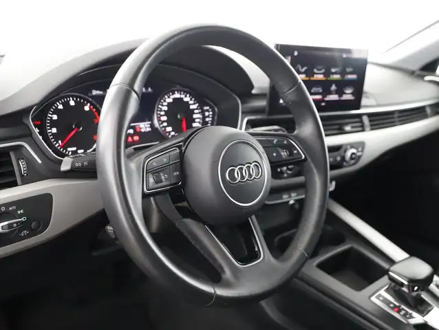 Audi A4 view 11