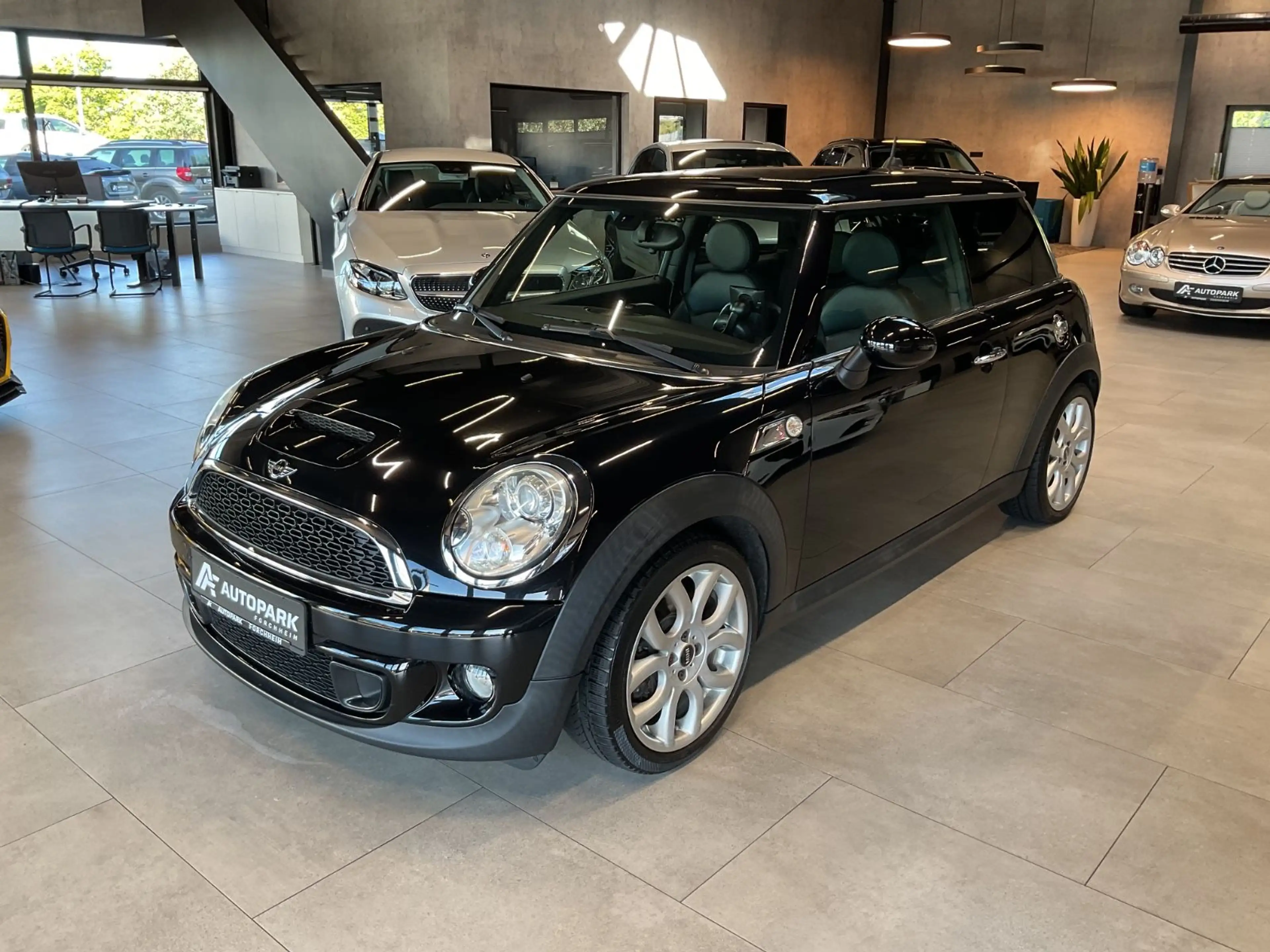 MINI Cooper S Chili H&K Leder Navi Pano Xenon