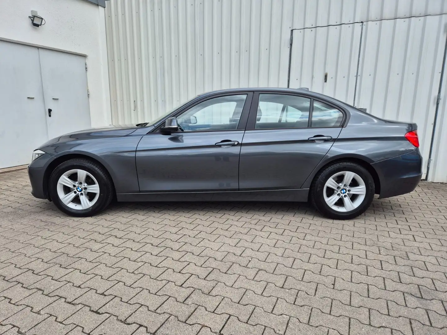 BMW 318 d Lim. F30 --- TÜV NEU --- Grau - 2