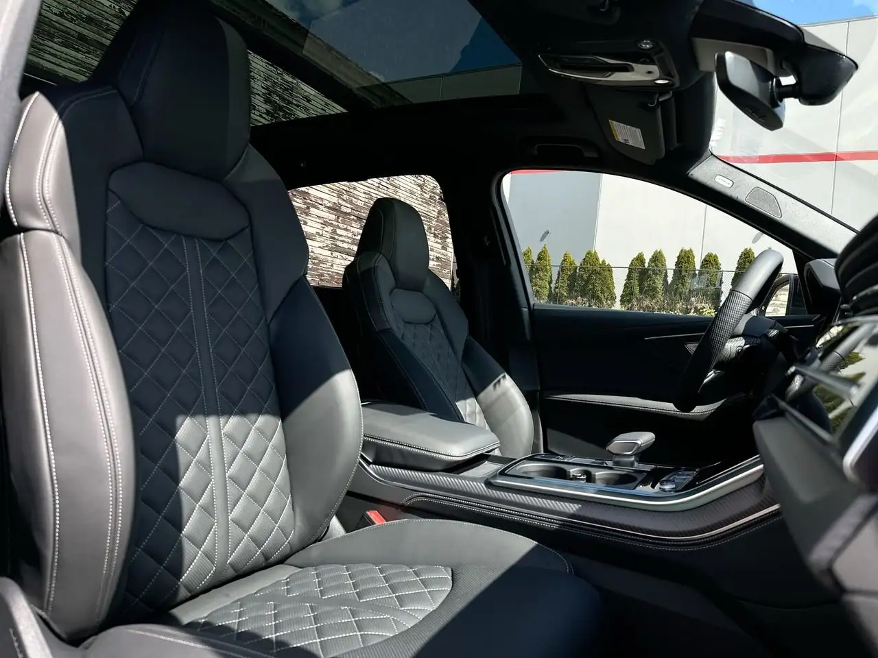 Audi SQ7 снимка Audi SQ7