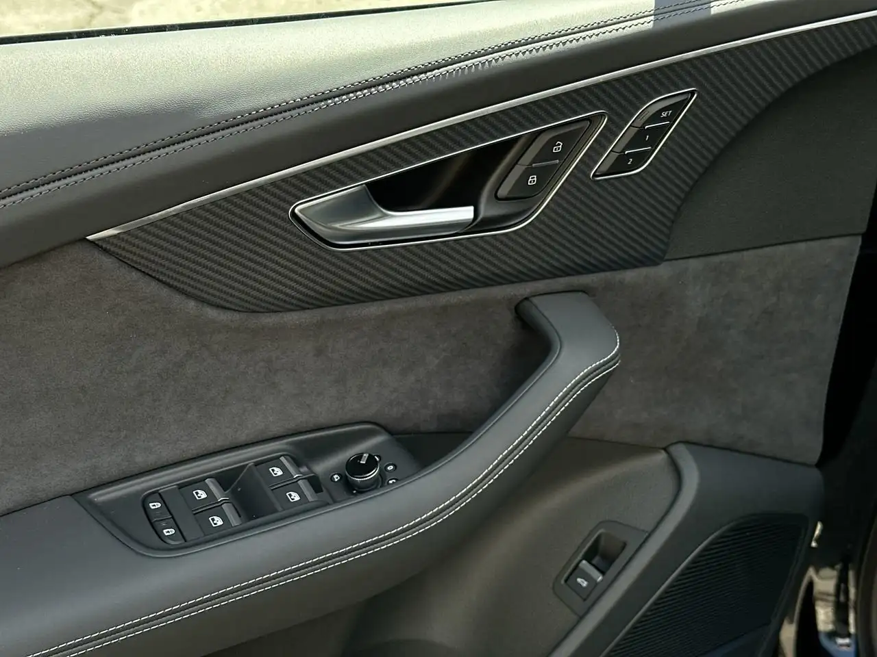 Audi SQ7 снимка Audi SQ7