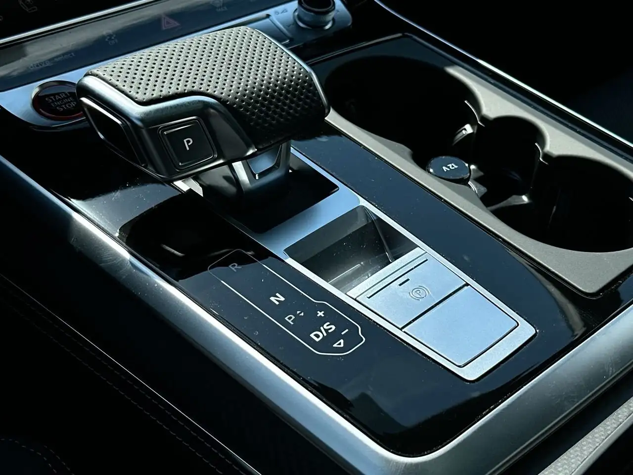Audi SQ7 снимка Audi SQ7