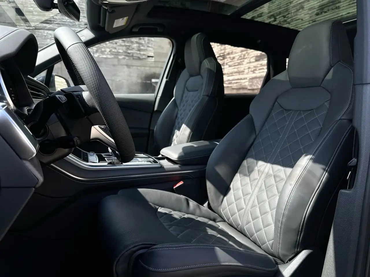 Audi SQ7 снимка Audi SQ7