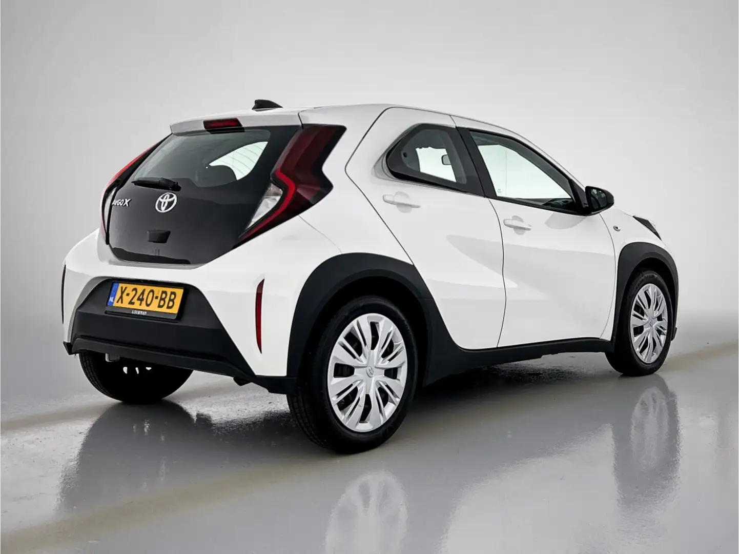 Toyota Aygo X 1.0 VVT-i MT Play | 1e Eigenaar | Dealer Onderhoud Bianco - 2
