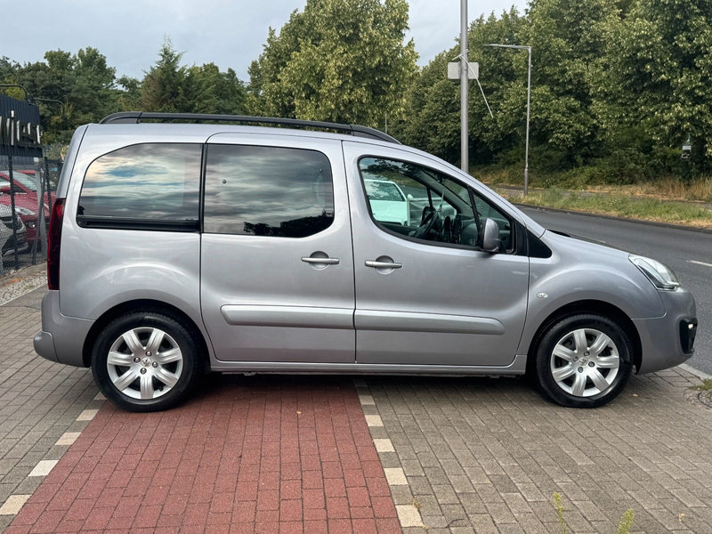 Peugeot Partner Tepee Allure 1.6HDi*Klima*Temp*AHK* — photo 4