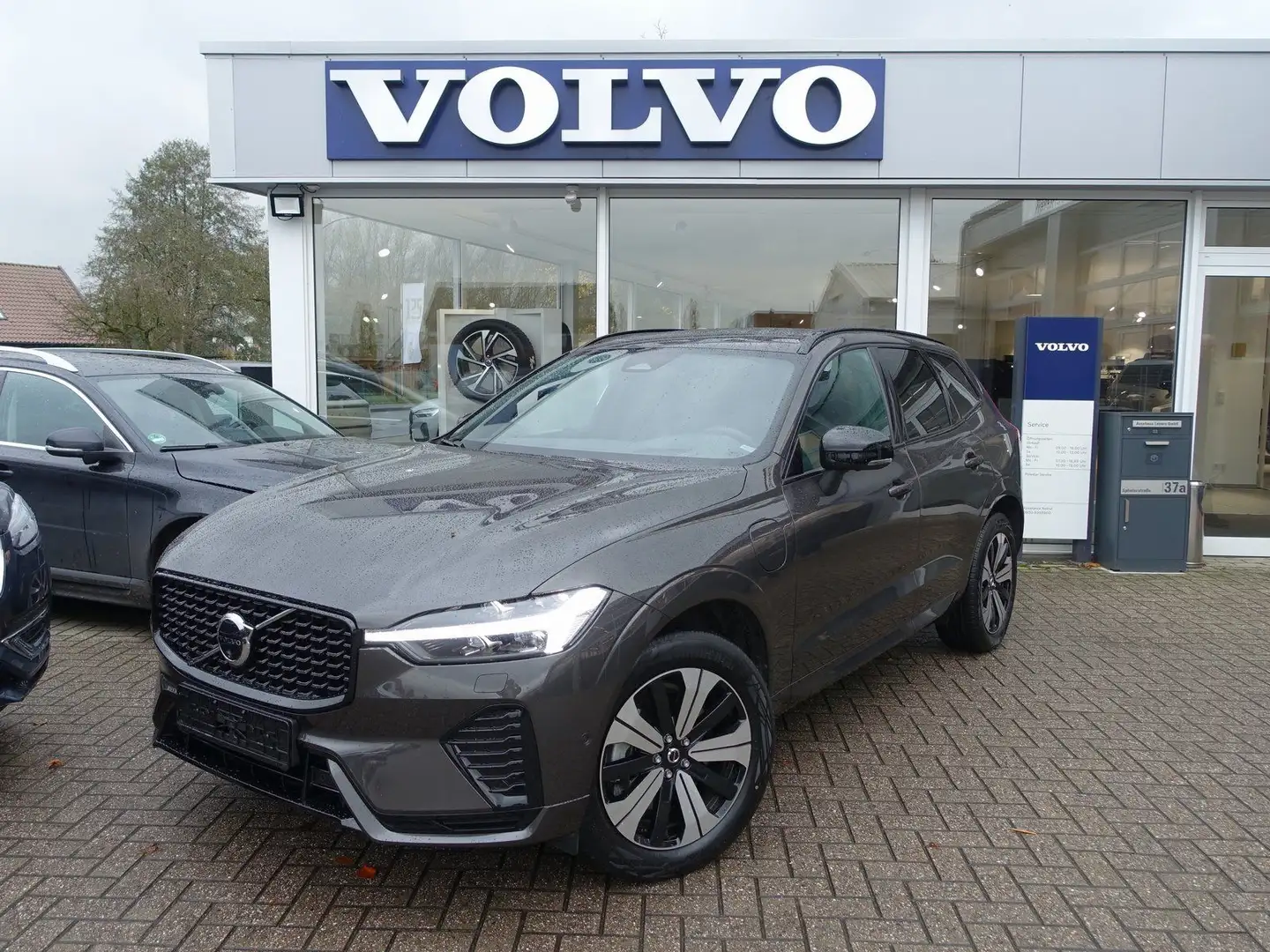 Volvo XC60 Plus T6 AWD Plug-in Hybrid/360°/H&K/BLIS Grau - 1