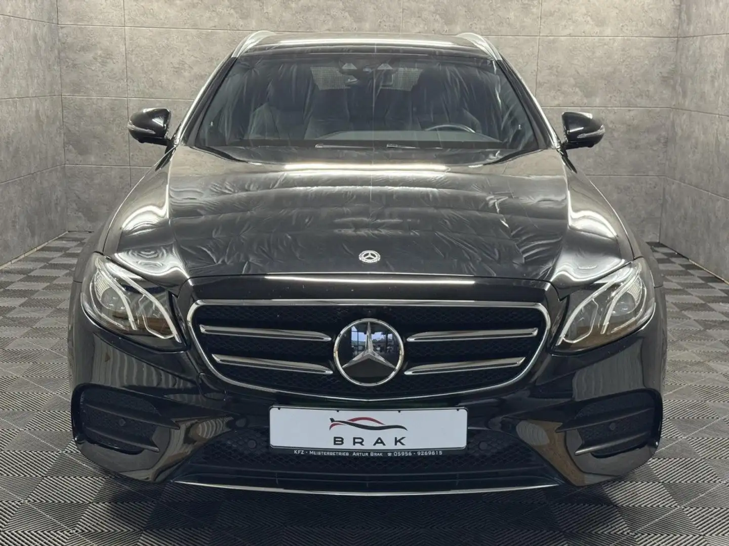 Mercedes-Benz E 220 d T-Modell Amg-Line*Led*Navi*Burmester*360 Noir - 2
