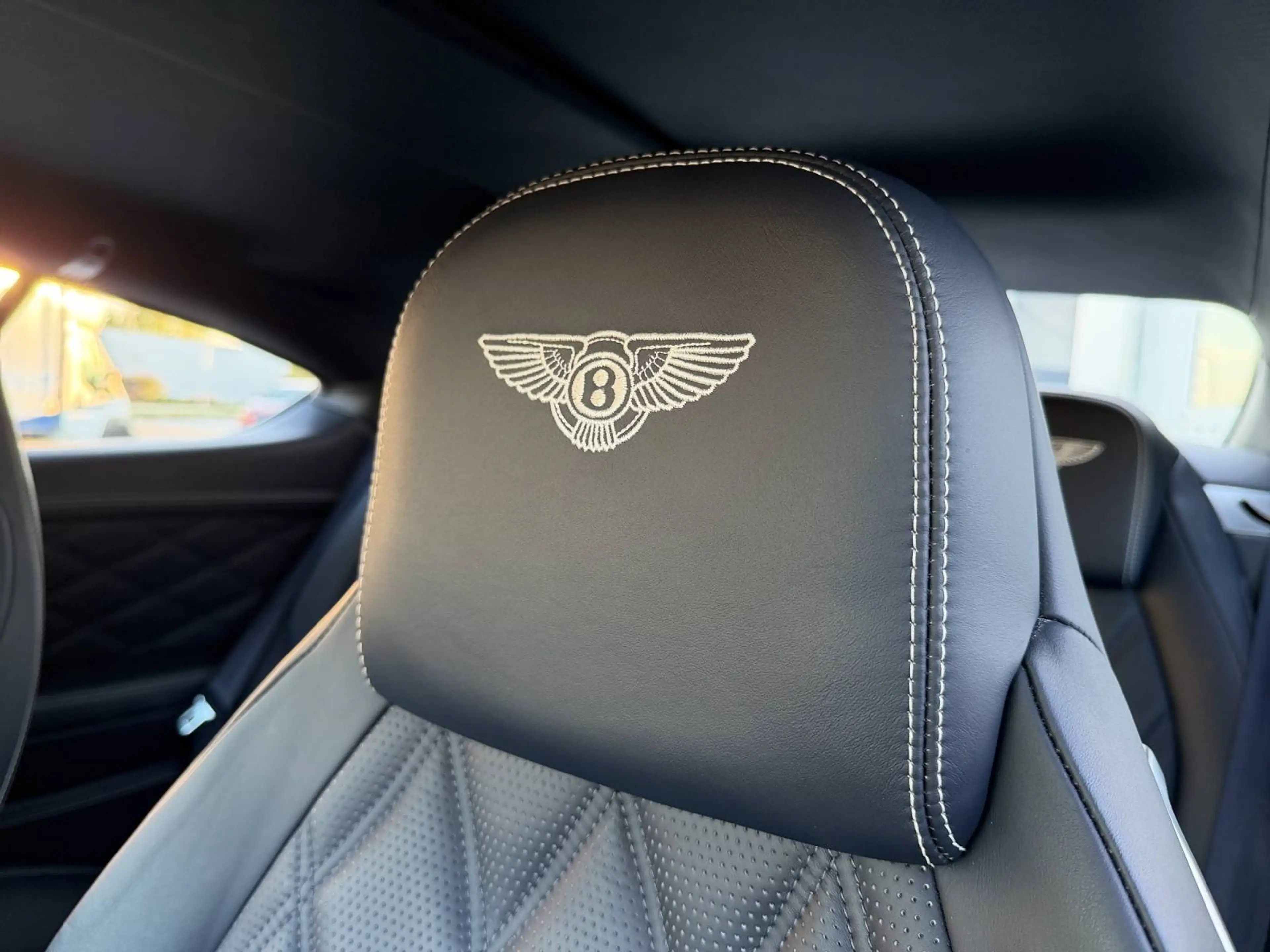 Bentley Continental GT V8 — photo 13