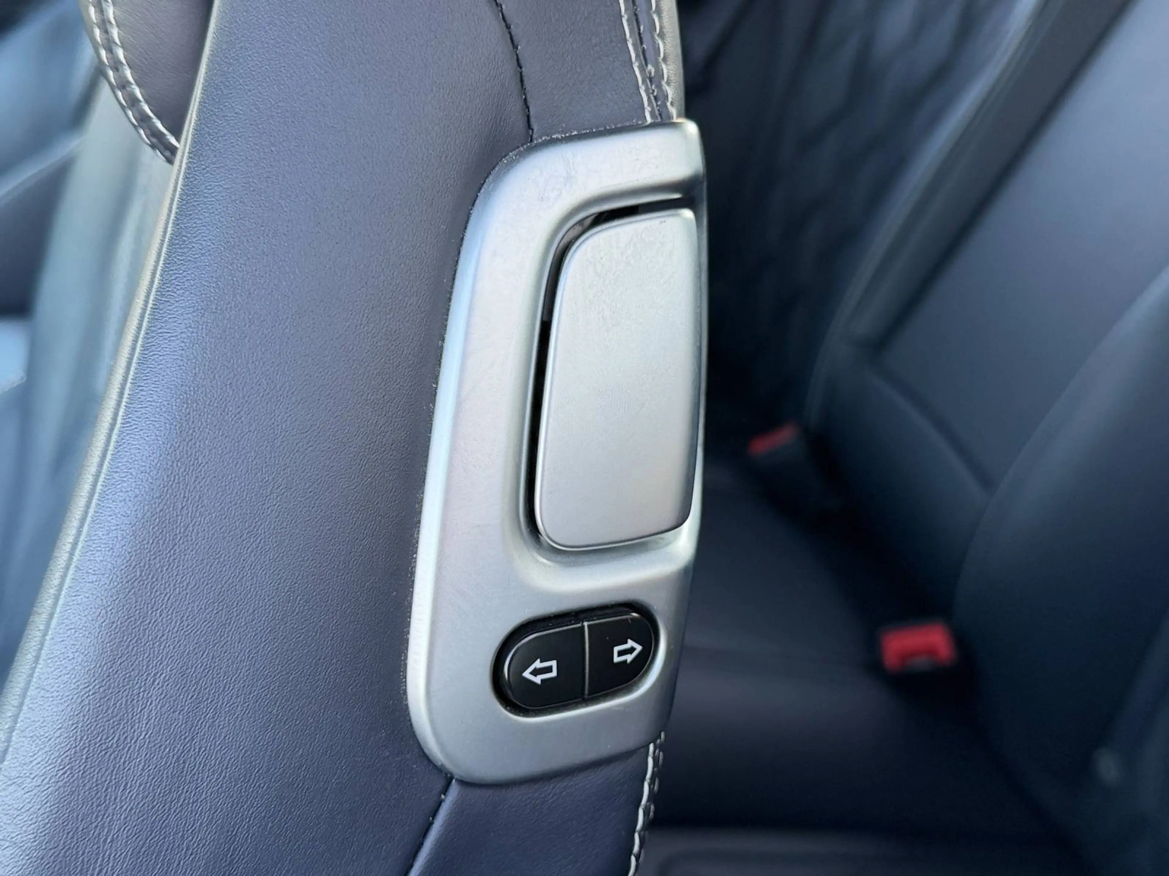 Bentley Continental GT V8 — photo 15