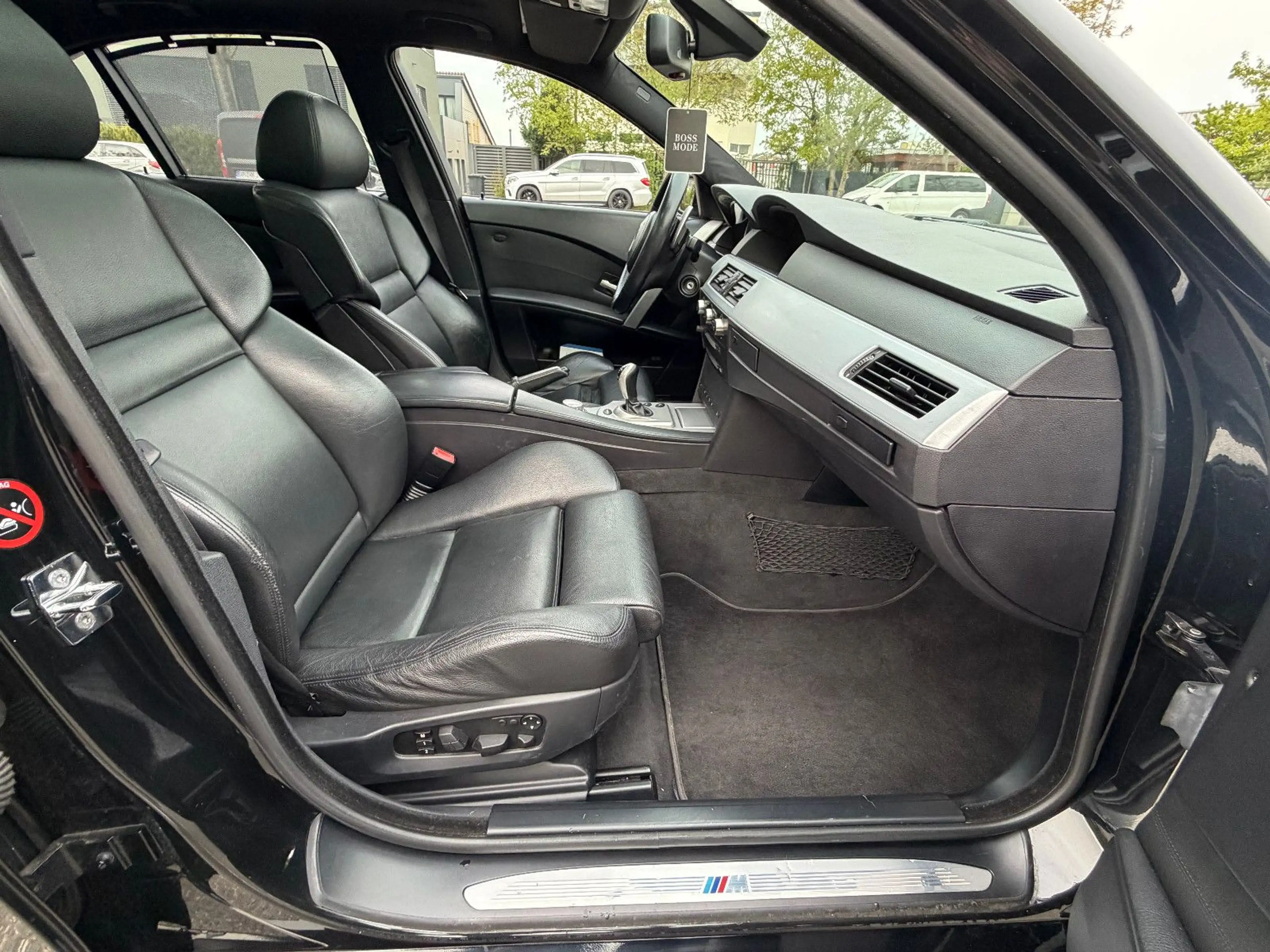 BMW M5 Limousine*Gepflegter-Zustand*Scheckheft* — photo 11