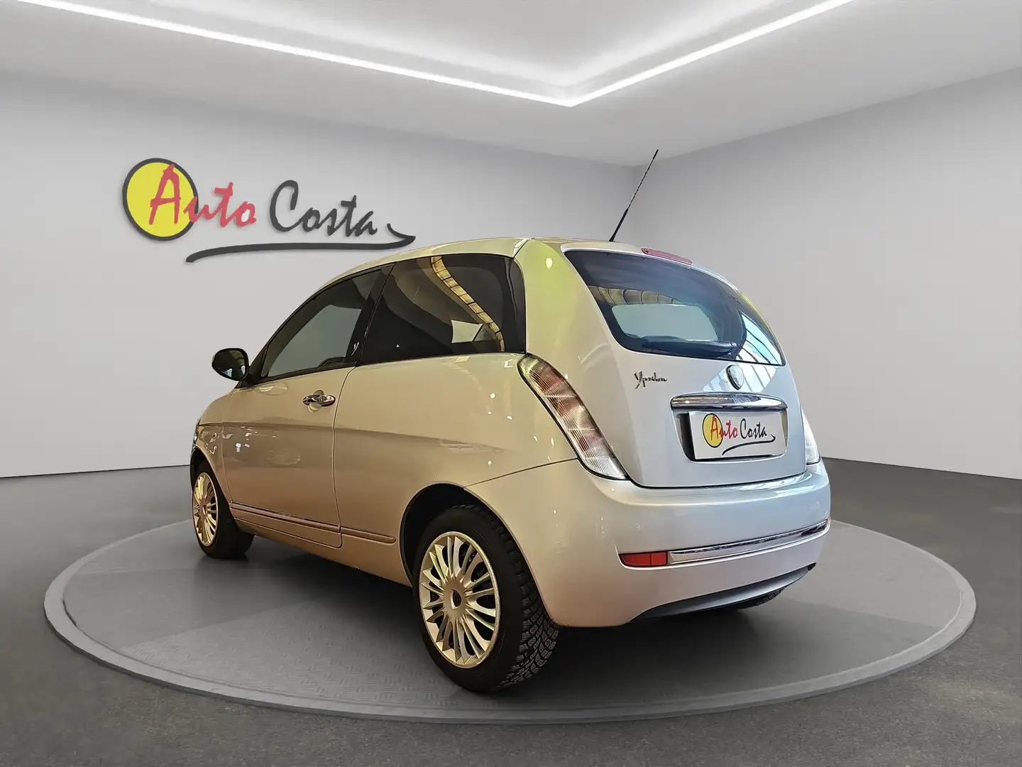 Lancia Ypsilon Ypsilon 1.2 8v Elle 69cv Argent - 2