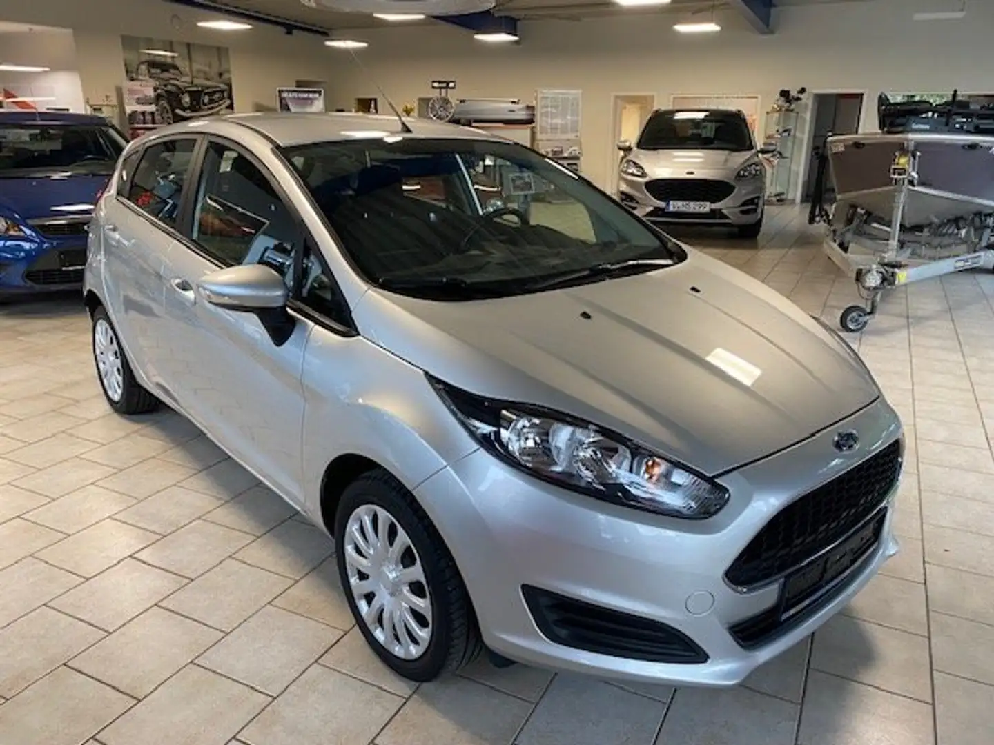 Ford Fiesta Fiesta 1,25 - TÜV neu Klima Winterp. Ersatzrad Argent - 1
