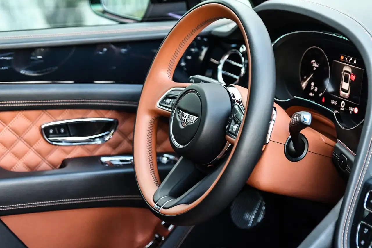 Bentley Bentayga 2021 — фото 13