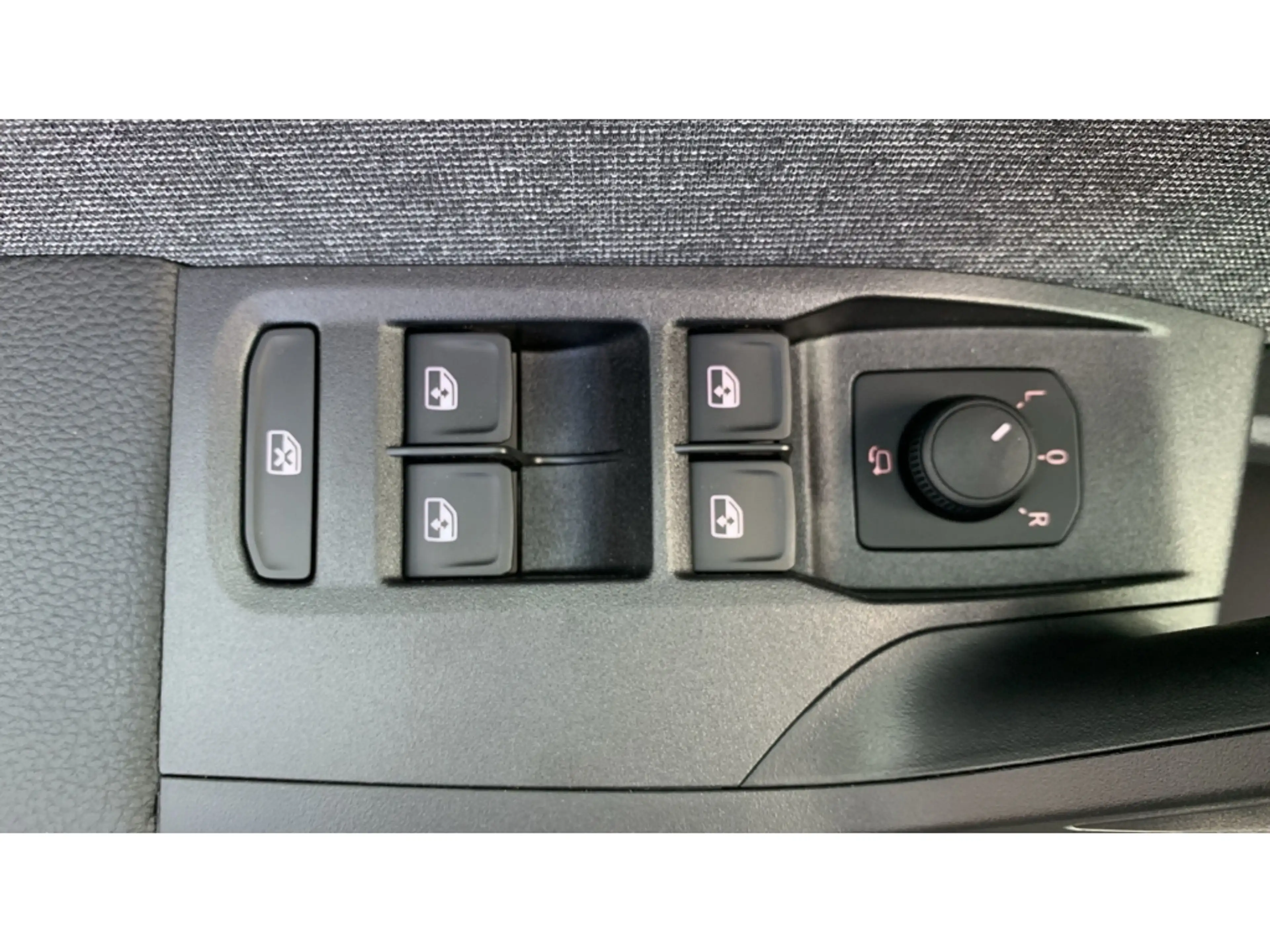 SEAT Arona 1.0 TSI Xperience +NAVI+LED+SHZ+PDC+KESSY+ — photo 25