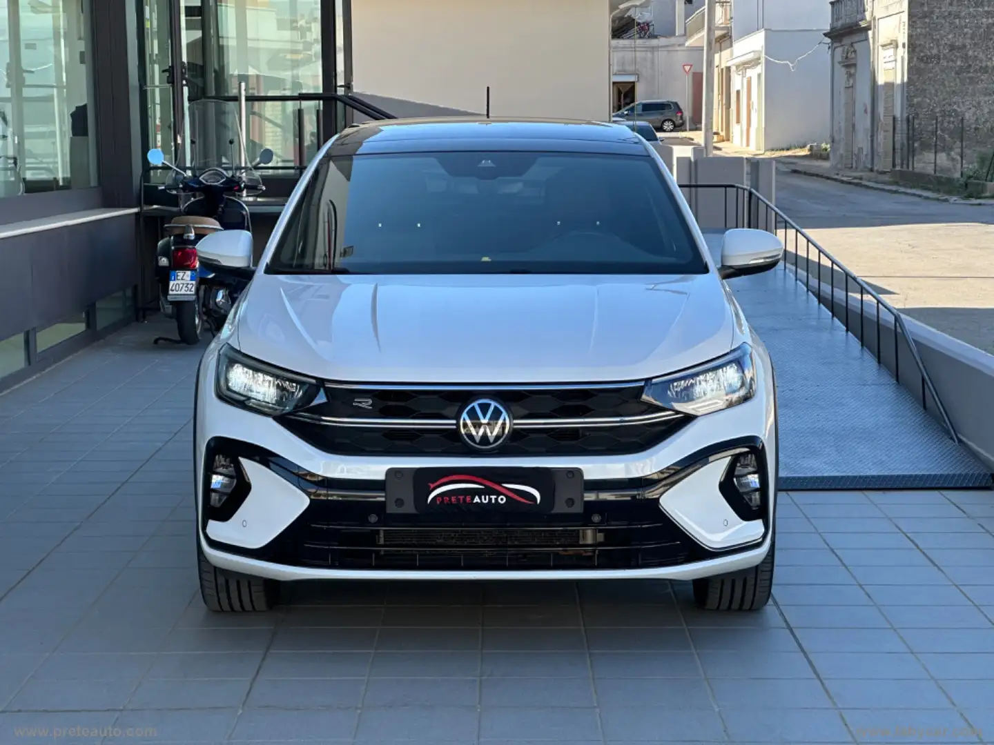 Volkswagen Taigo 1.0 TSI 110 CV R-Line Weiß - 2
