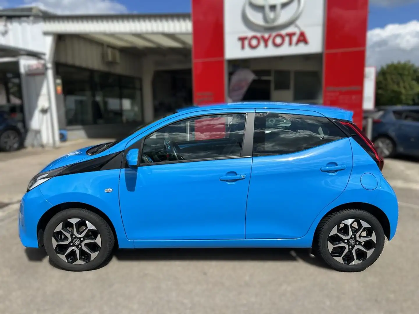 Toyota Aygo X x-play club Modrá - 2
