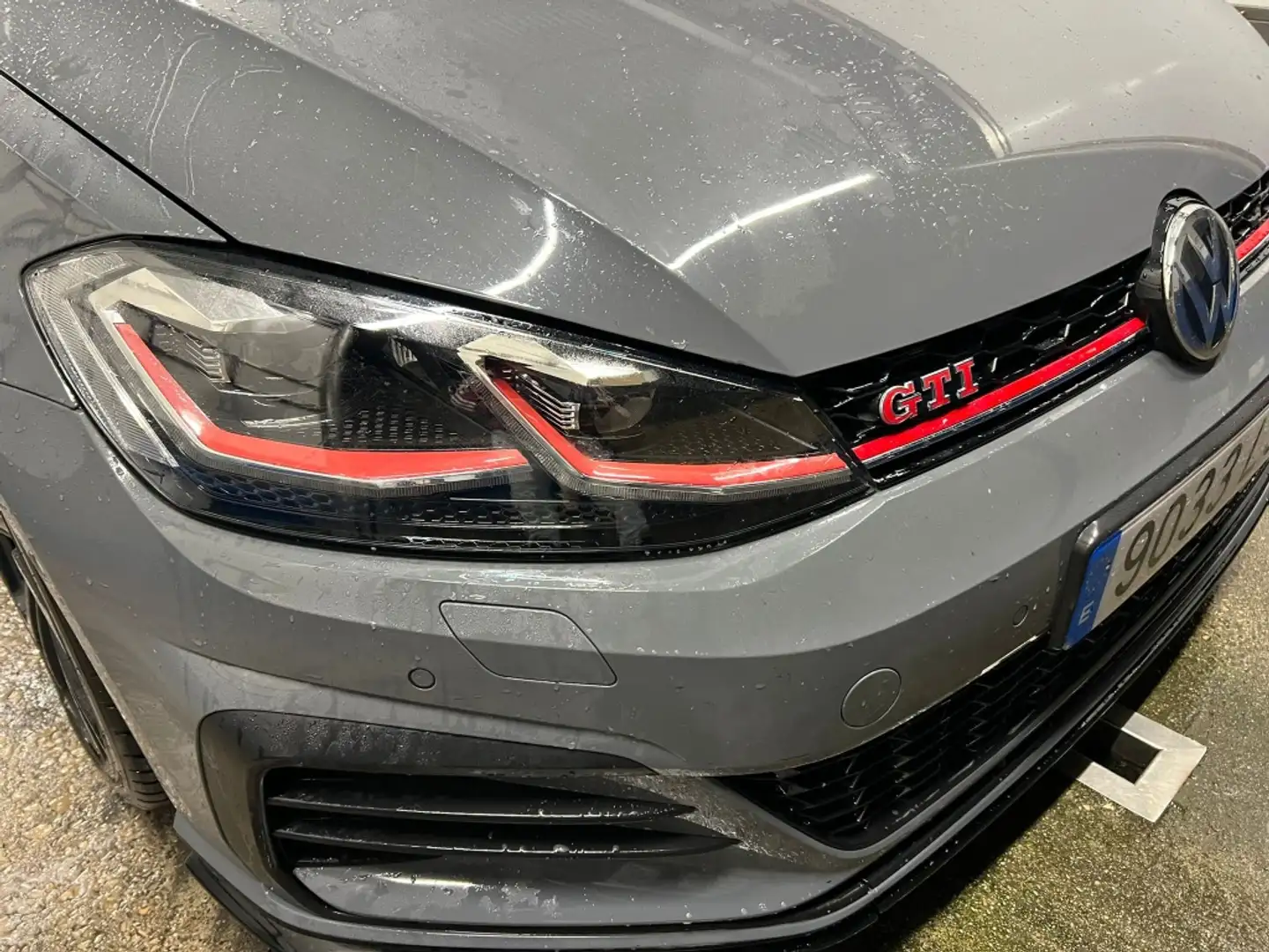 Volkswagen Golf GTI 2.0 TSI TCR DSG7 213kW Grijs - 2