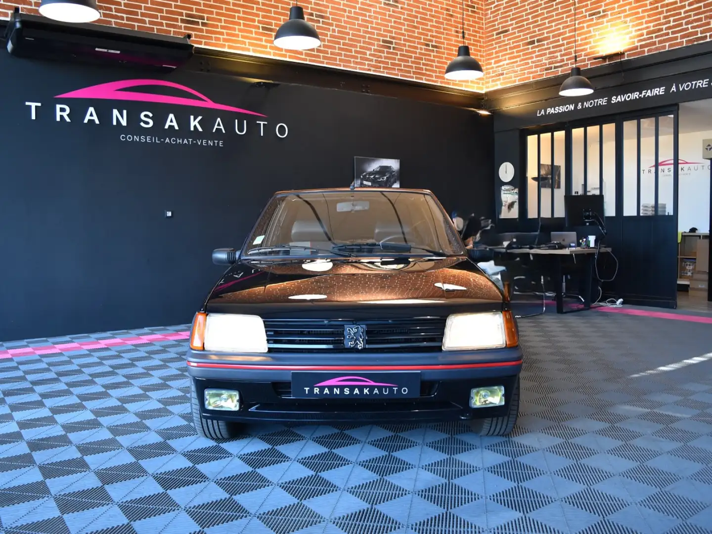 Peugeot 205 Negro - 2