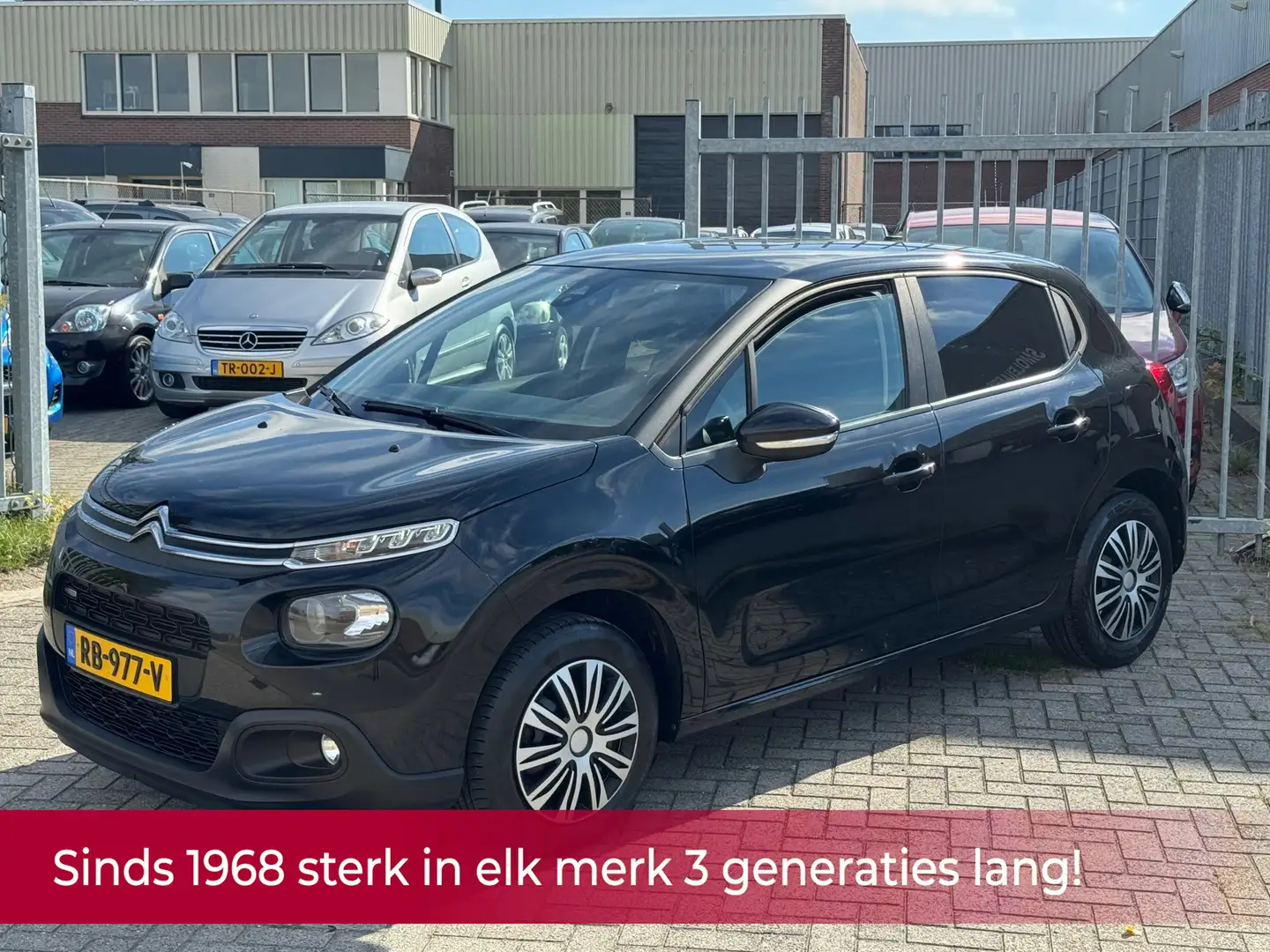 Citroen C3 1.2 PureTech Feel 5 deurs! NL AUTO NAP! Navi l Cru Zwart - 1