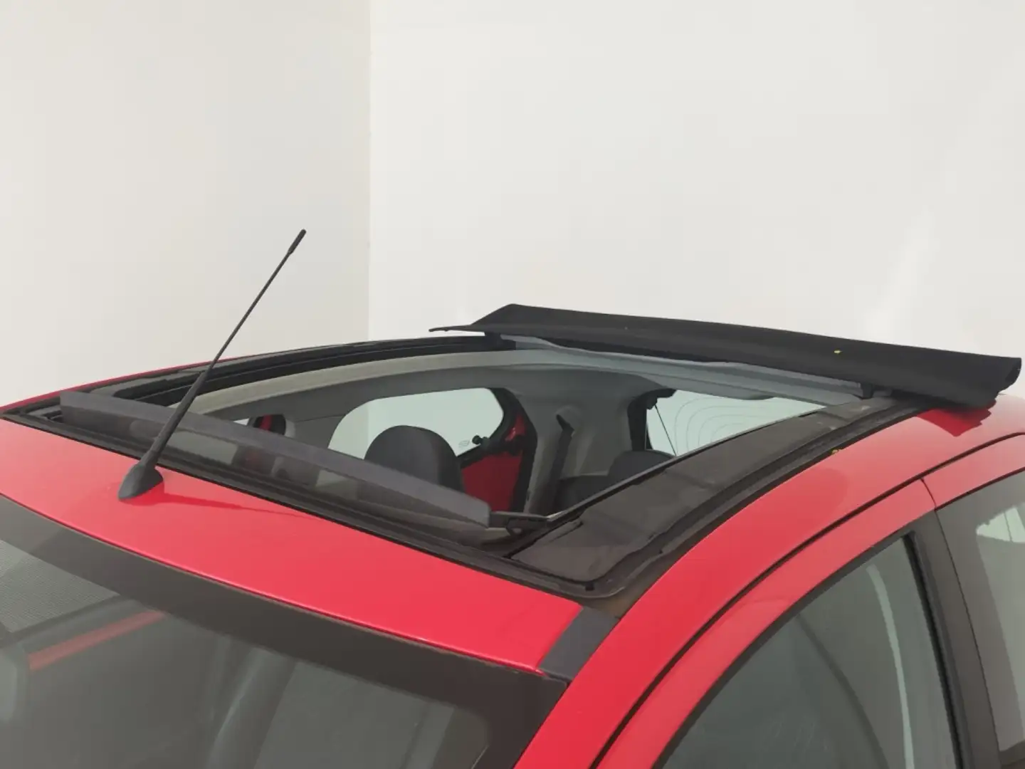 Toyota Aygo 1.0 VVT-i x-play Rojo - 2