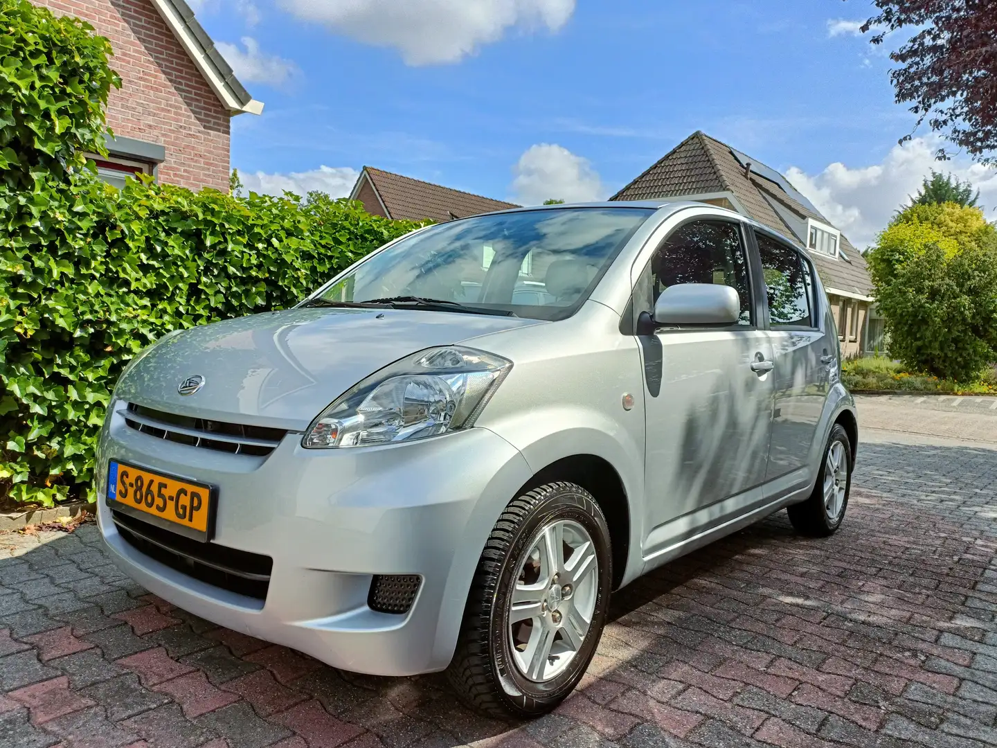 Daihatsu Sirion Sirion 1.3-16V Срібний - 1