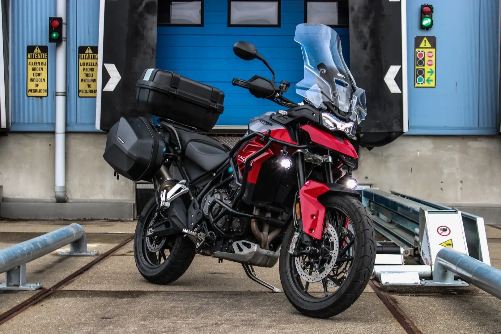 Triumph Tiger Sport 850 Sport Srebrny - 2