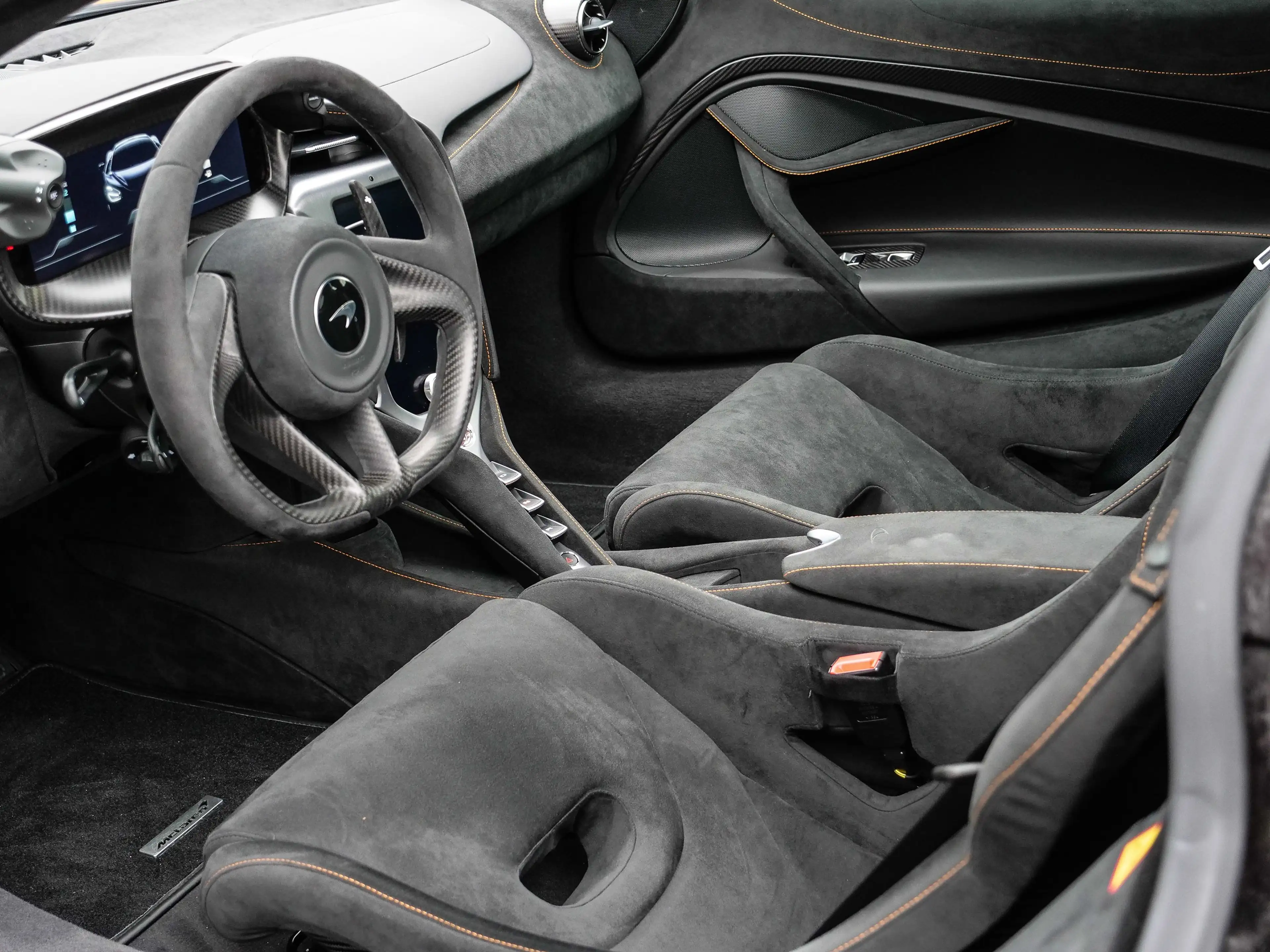 McLaren 750S Coupé Ventura Orange, Interior Carbon — photo 11