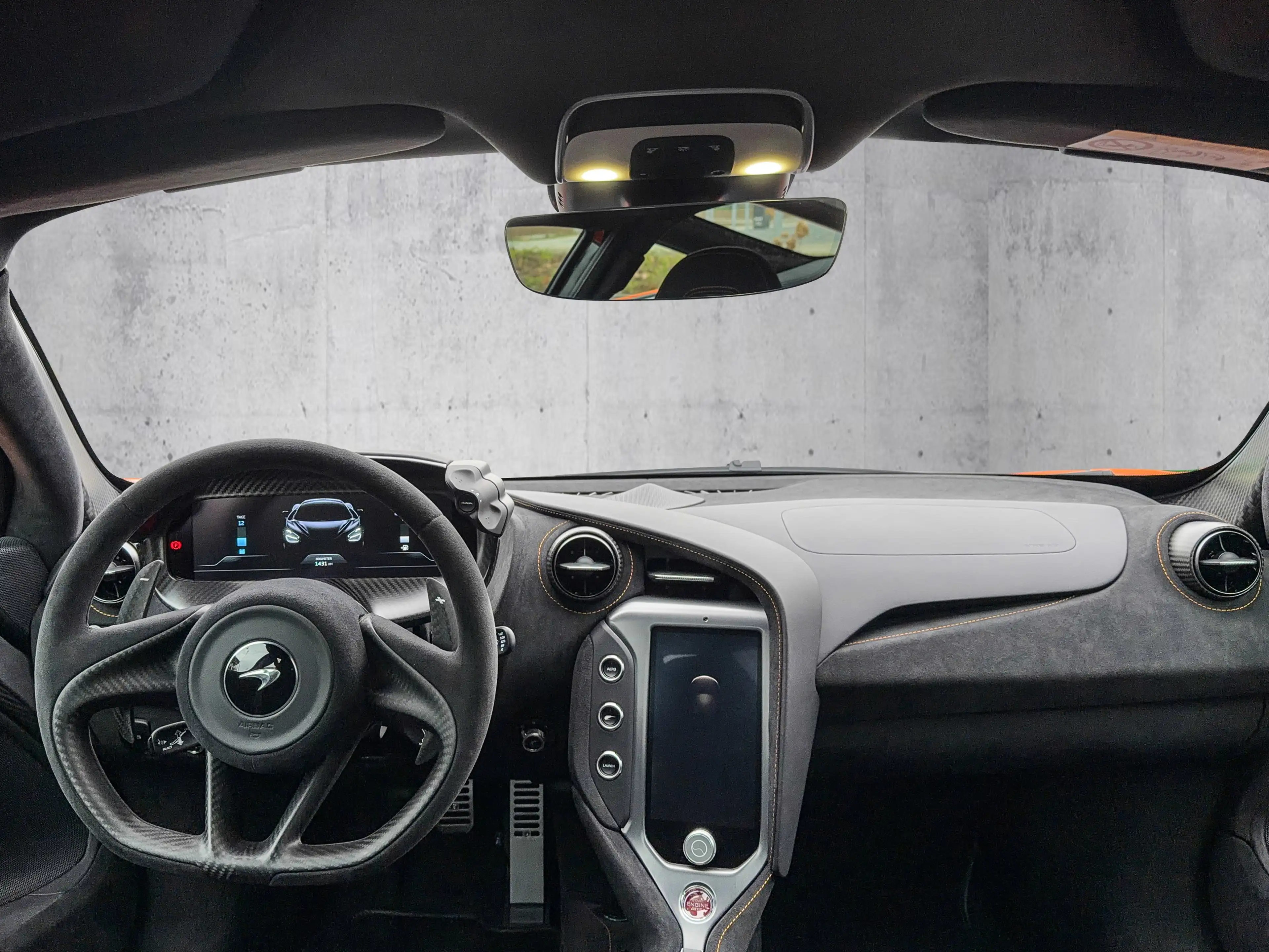 McLaren 750S Coupé Ventura Orange, Interior Carbon — photo 7
