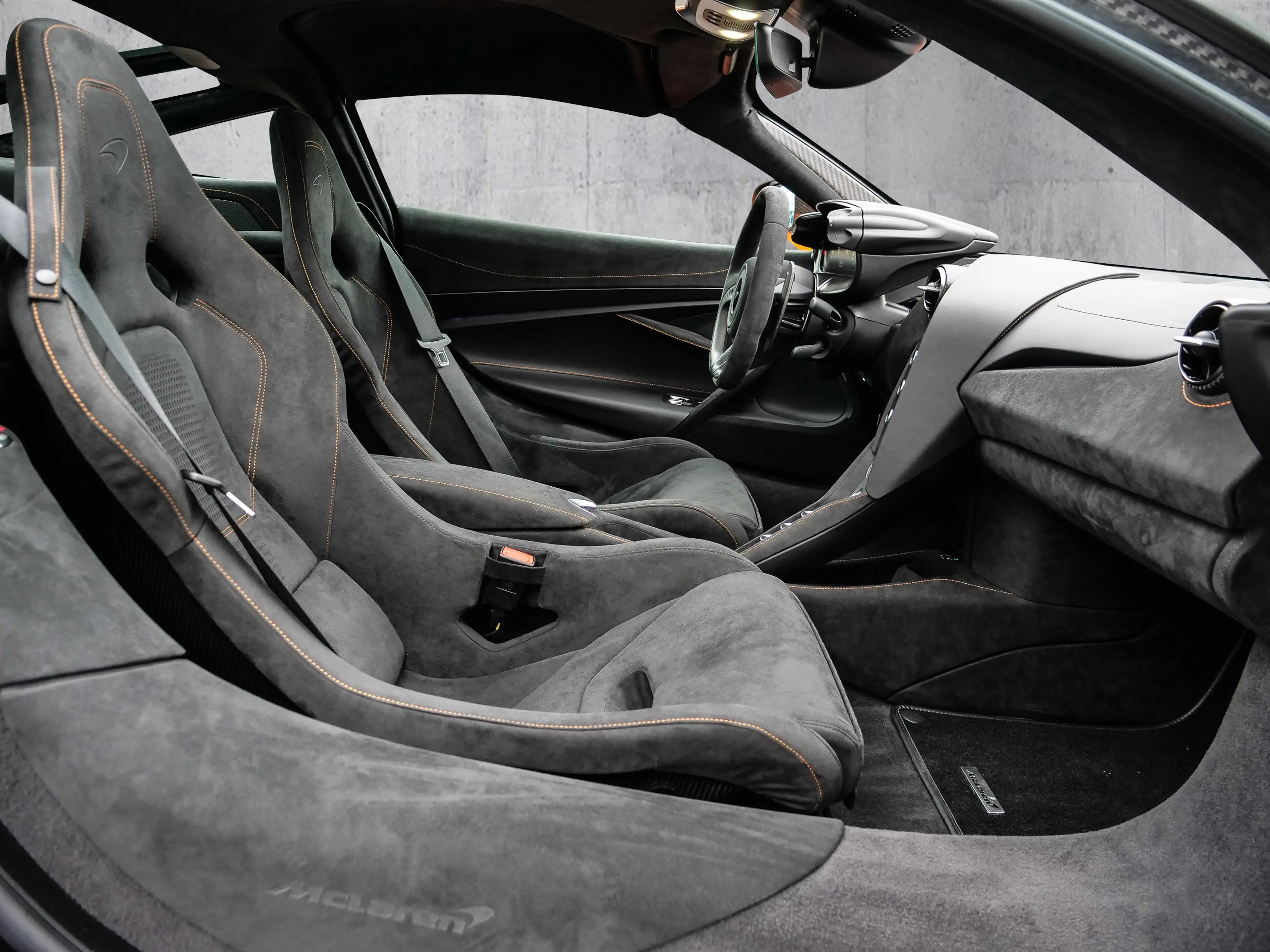 McLaren 750S Coupé Ventura Orange, Interior Carbon — photo 6