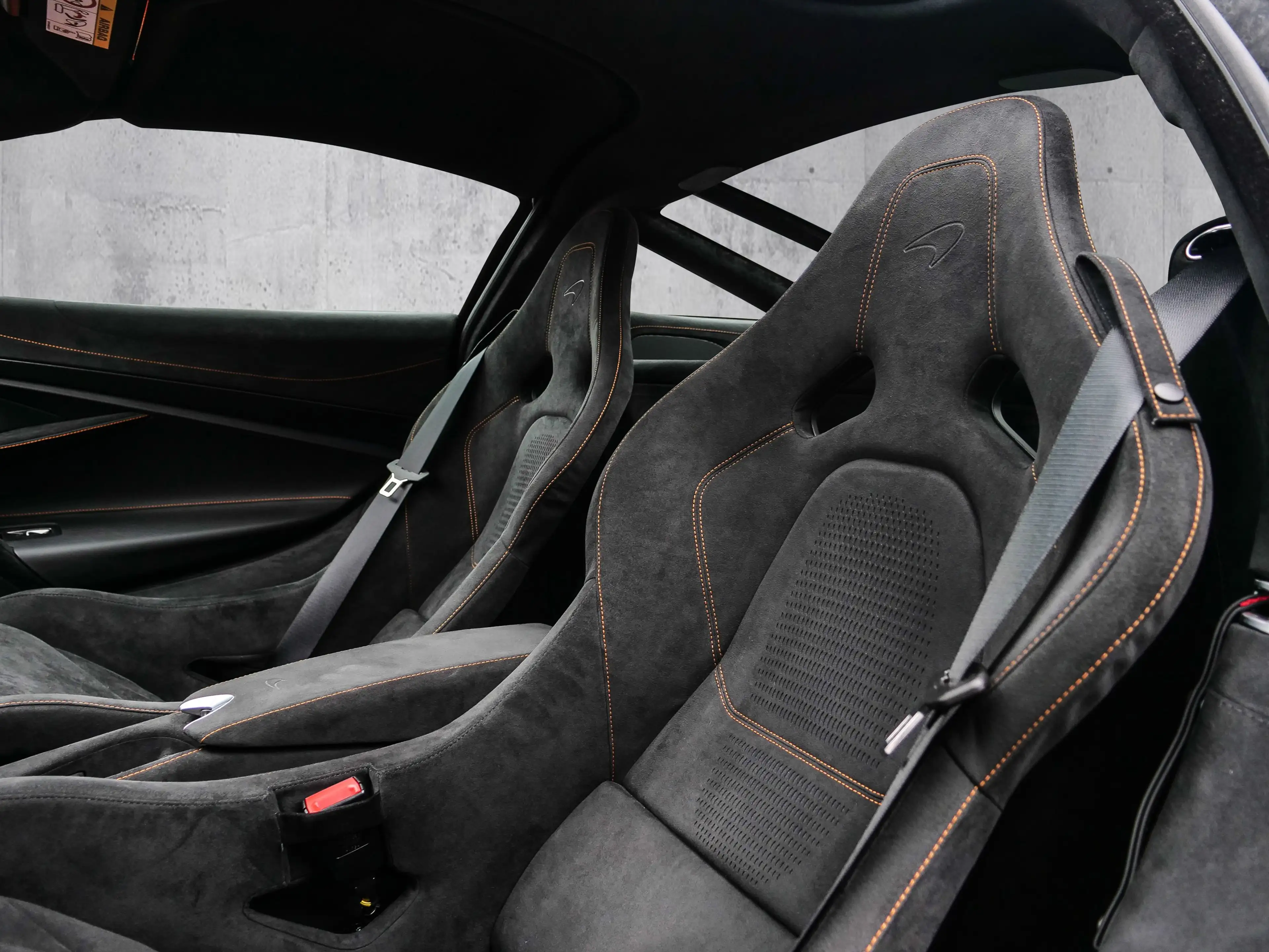 McLaren 750S Coupé Ventura Orange, Interior Carbon — photo 12