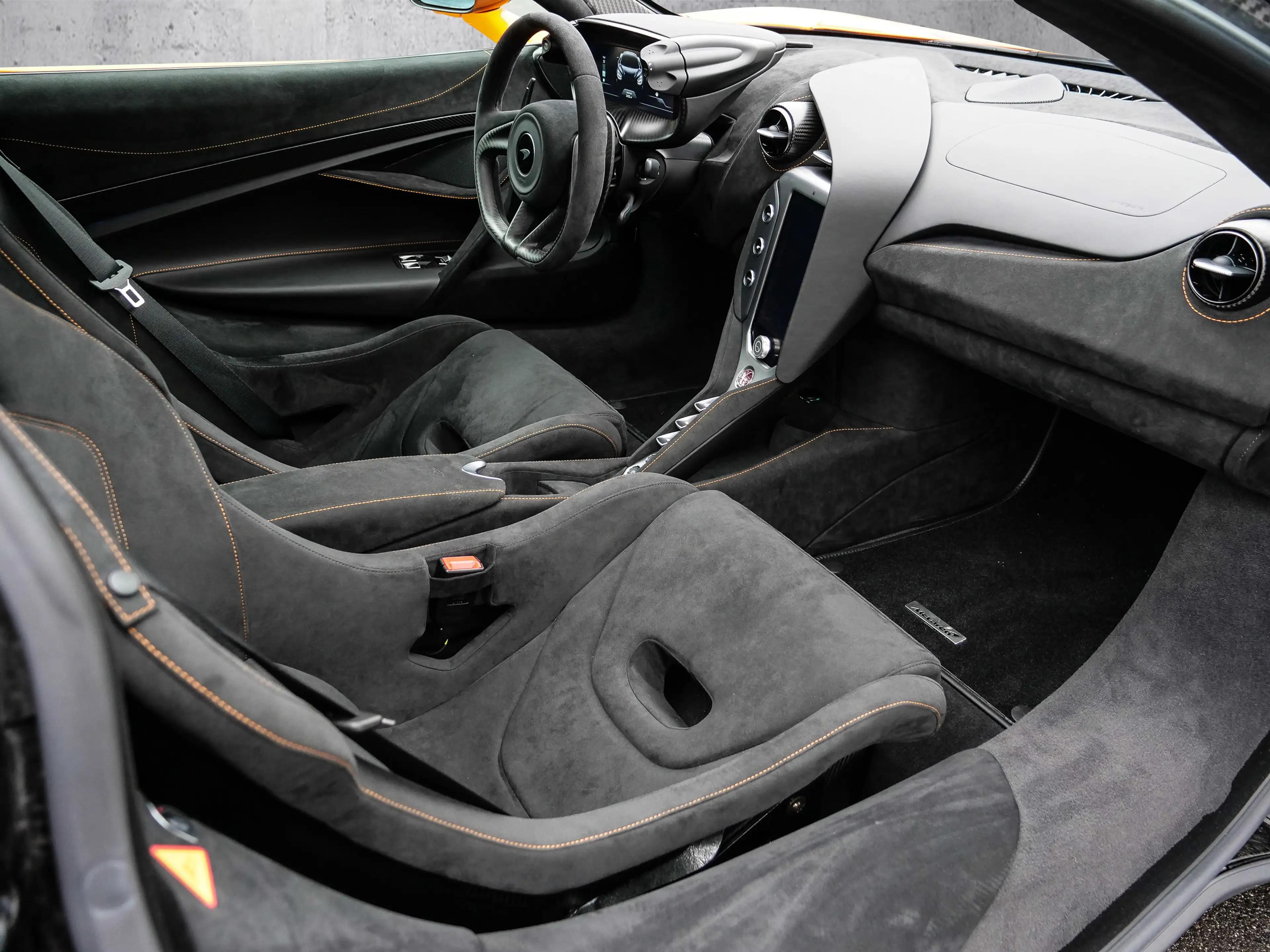 McLaren 750S Coupé Ventura Orange, Interior Carbon — photo 13