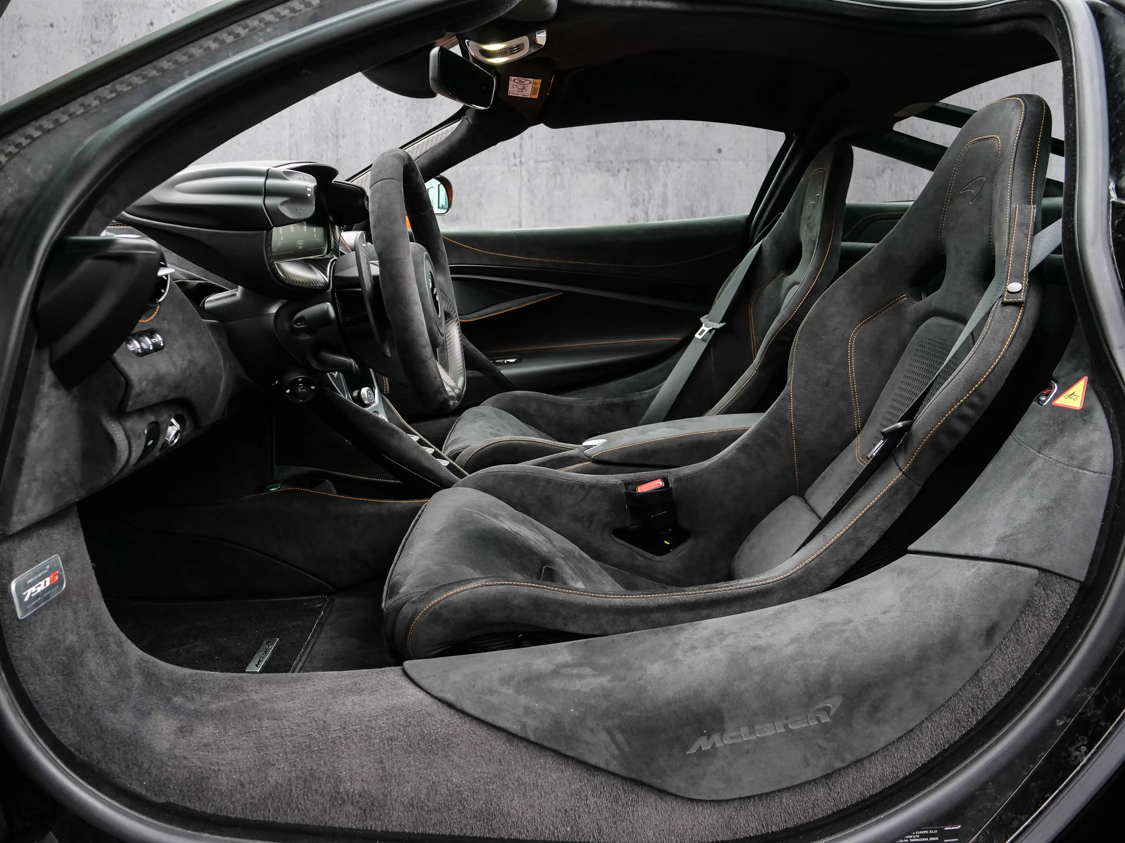 McLaren 750S Coupé Ventura Orange, Interior Carbon — photo 8