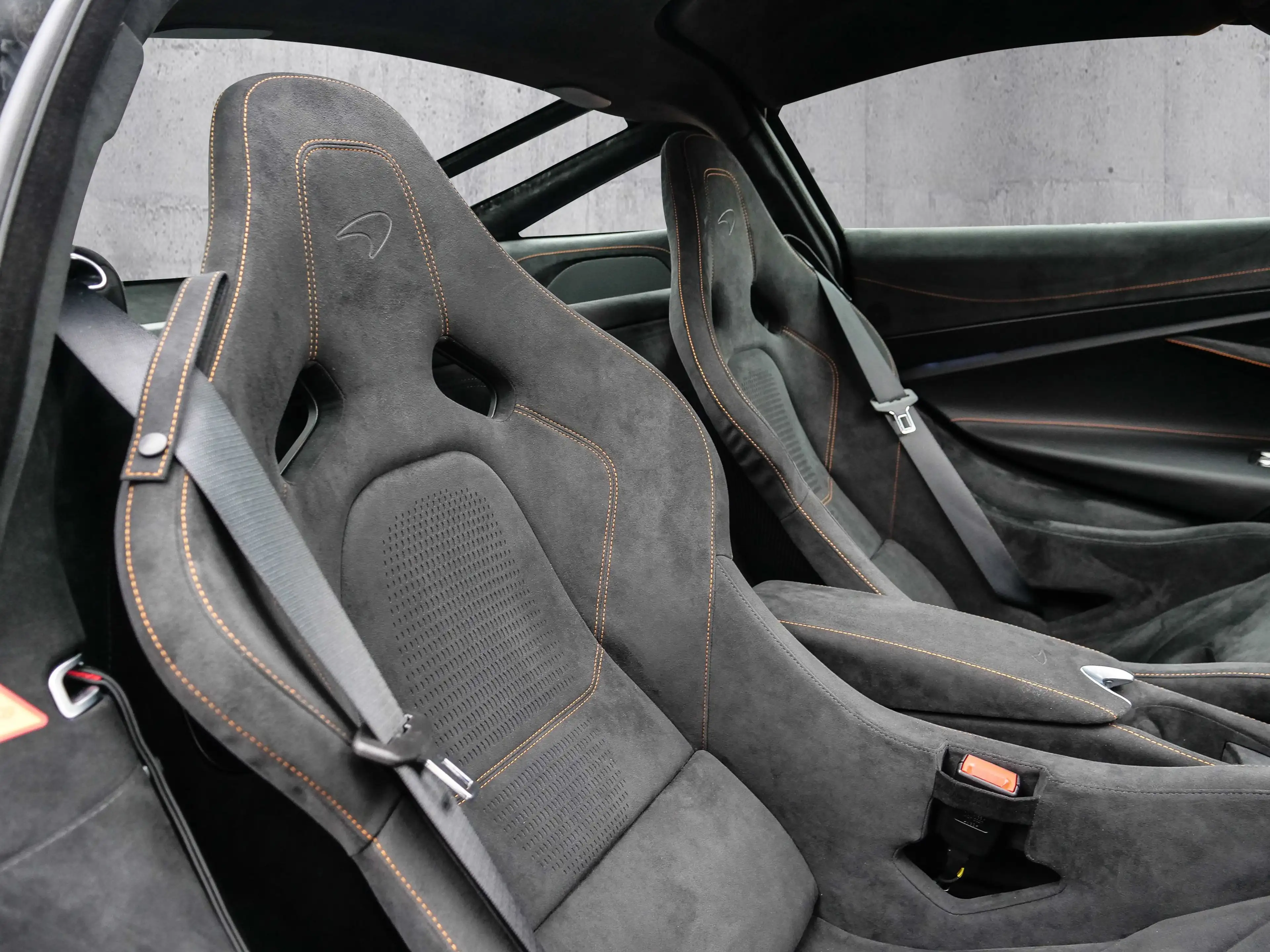 McLaren 750S Coupé Ventura Orange, Interior Carbon — photo 14