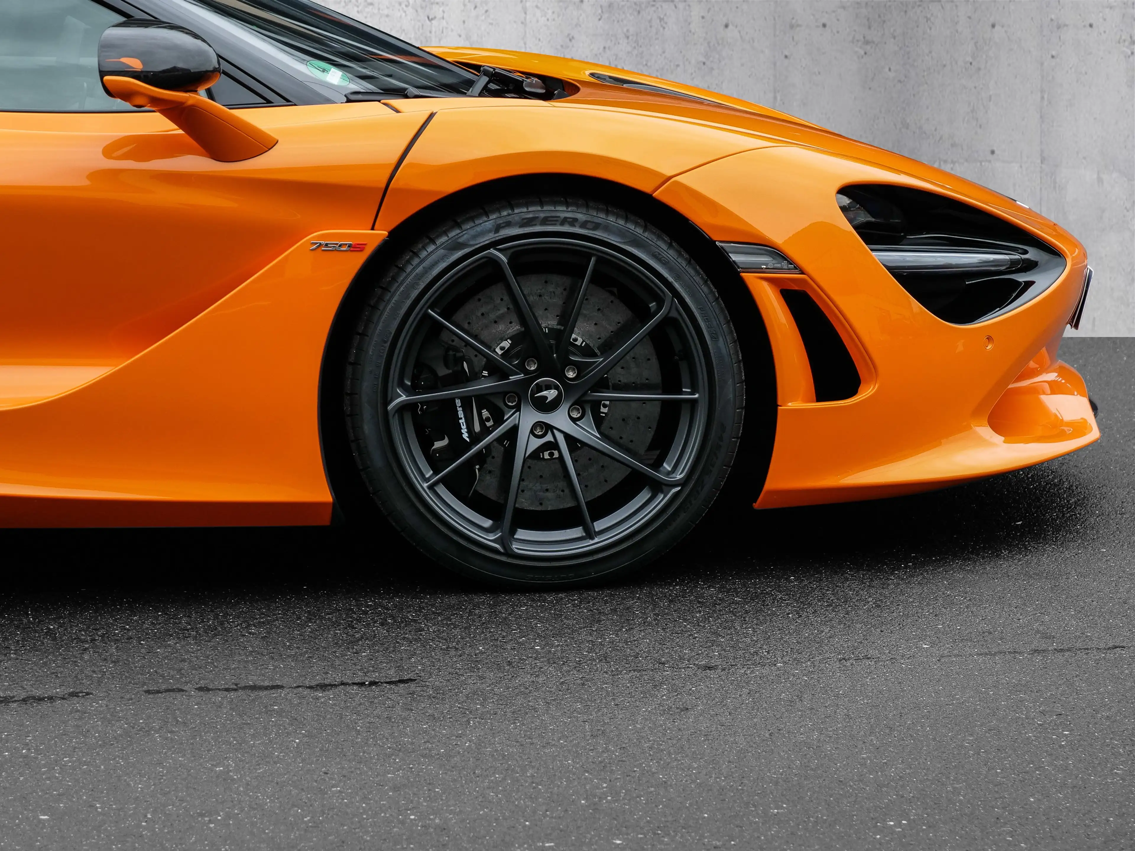 McLaren 750S Coupé Ventura Orange, Interior Carbon — photo 9