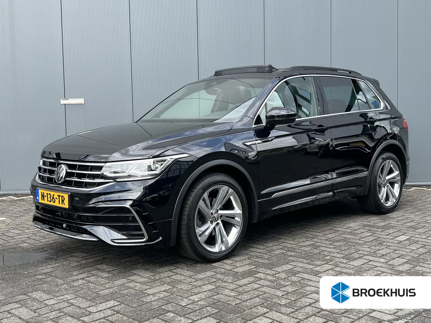 Volkswagen Tiguan 1.5 TSI 150pk Automaat R-Line Business+ Camera | A Zwart - 1