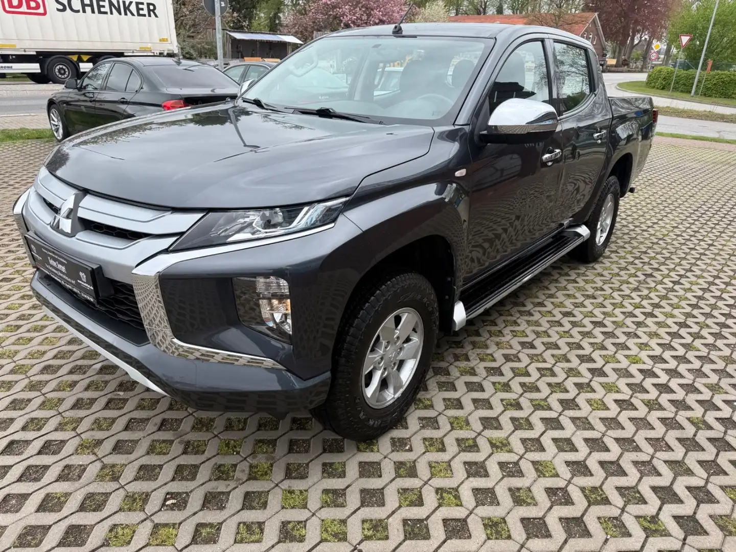 Mitsubishi L200 Basis Doppelkabine 4WD TÜV INSP GARANTIE Grau - 2