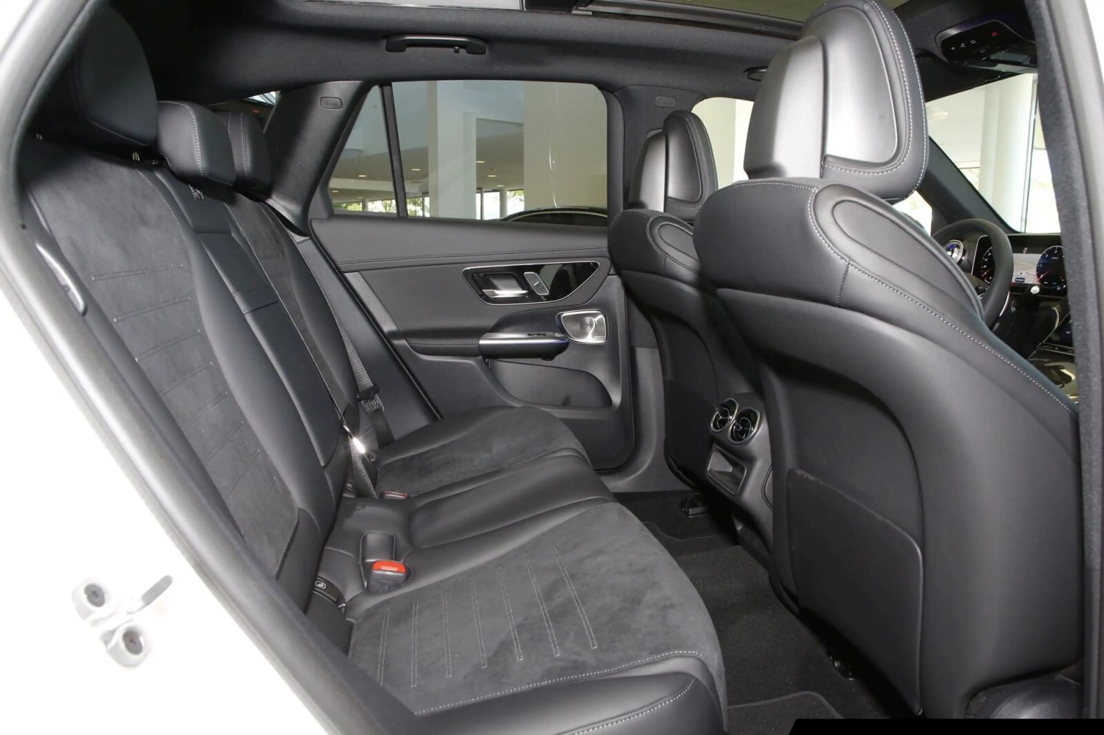 Mercedes-Benz GLC 220 GLC 220 d 4M AMG Night/Pano/Distr/360°/AHK — photo 9