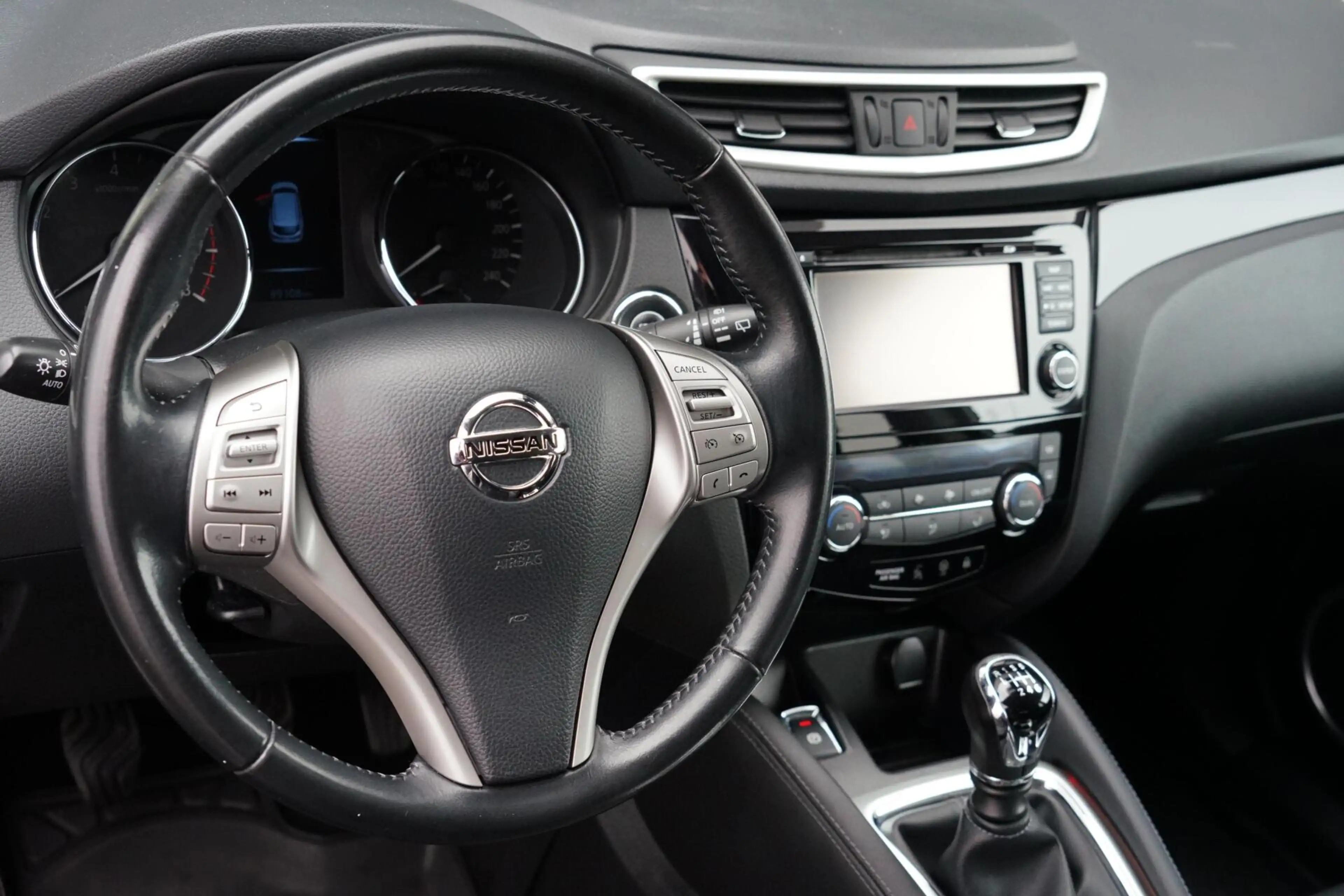 Nissan Qashqai 1.2 Tekna, NL, 1 eig. 360 cam. pano, leder, keyles — photo 23