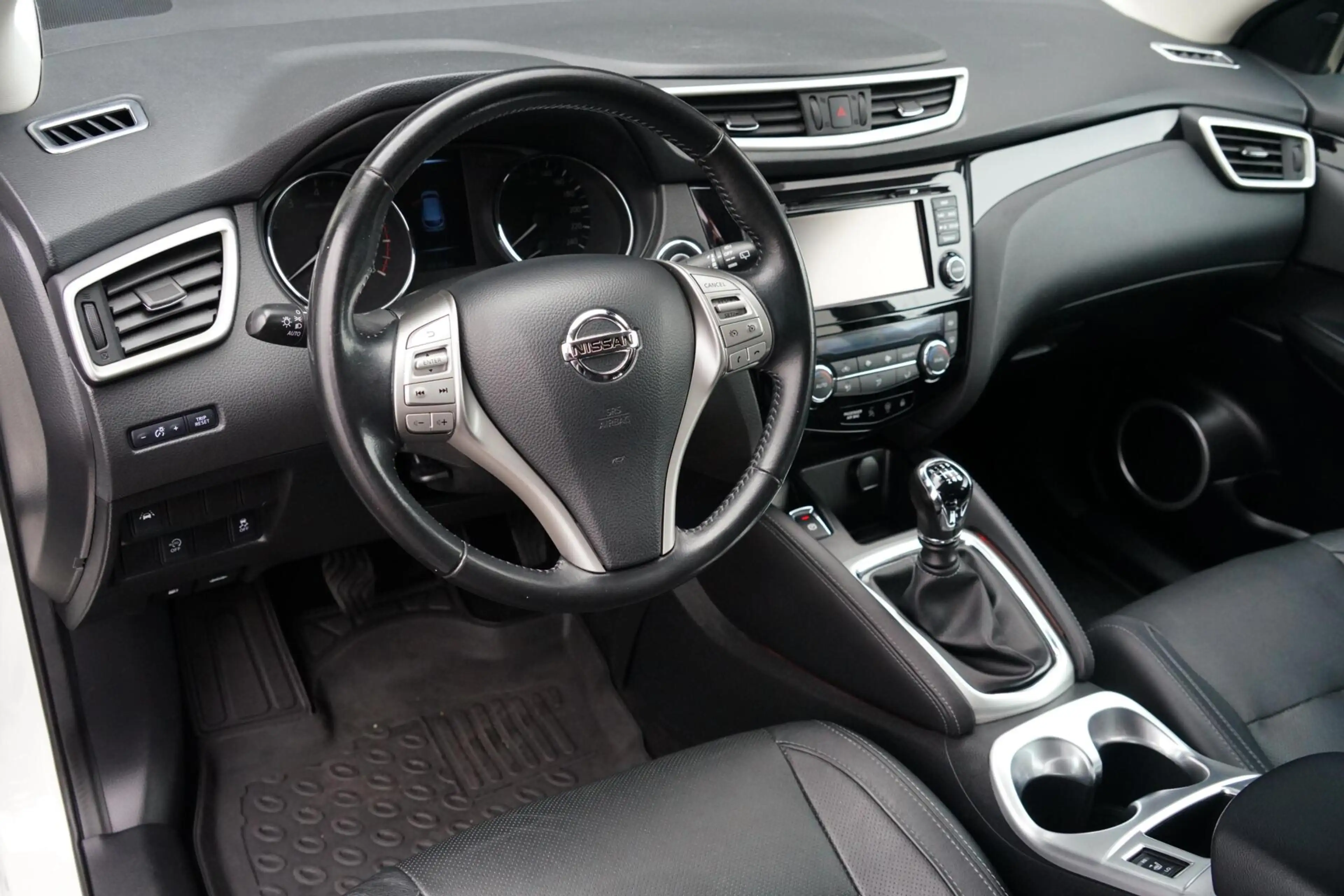 Nissan Qashqai 1.2 Tekna, NL, 1 eig. 360 cam. pano, leder, keyles — photo 19