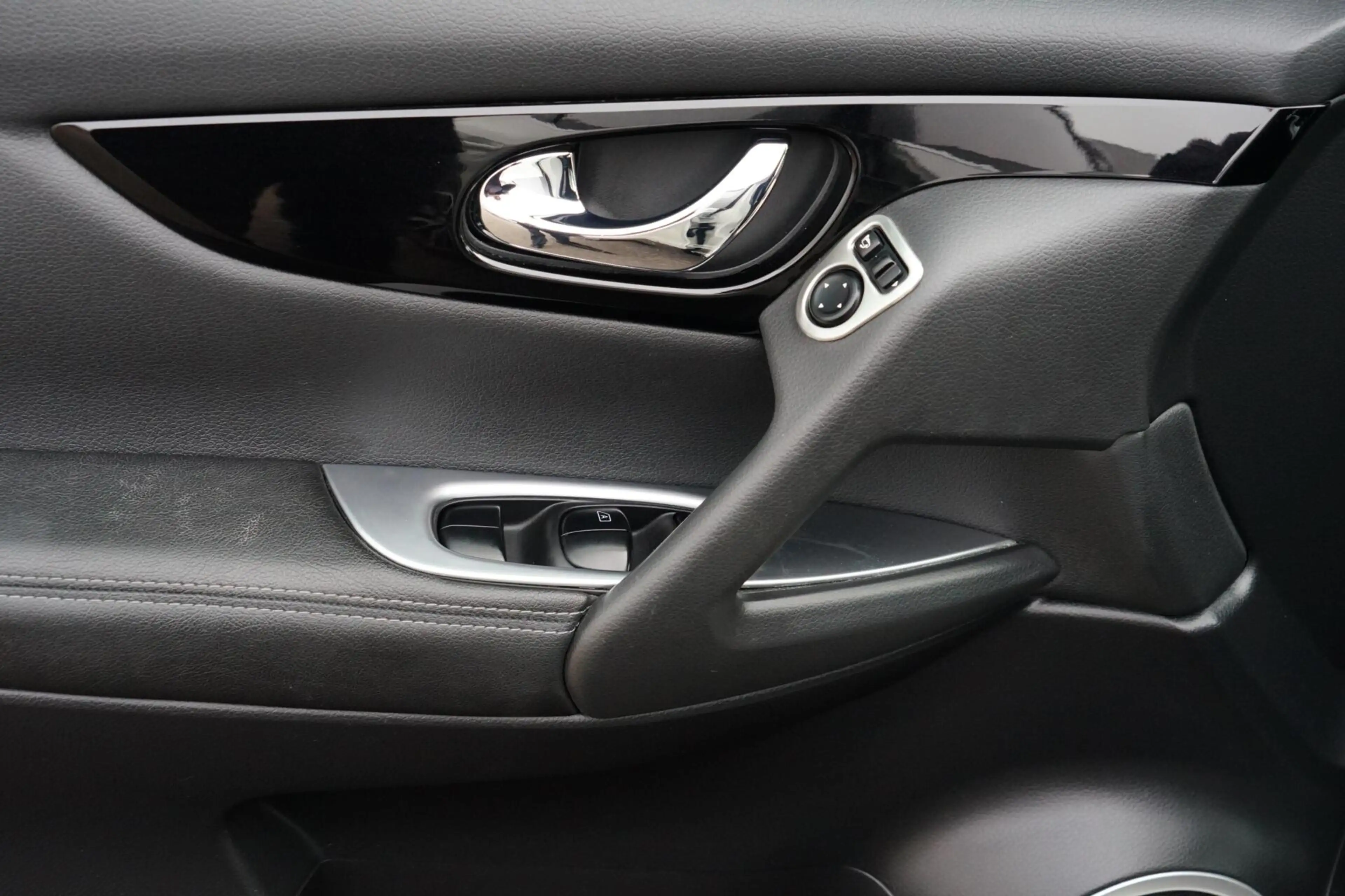 Nissan Qashqai 1.2 Tekna, NL, 1 eig. 360 cam. pano, leder, keyles — photo 24