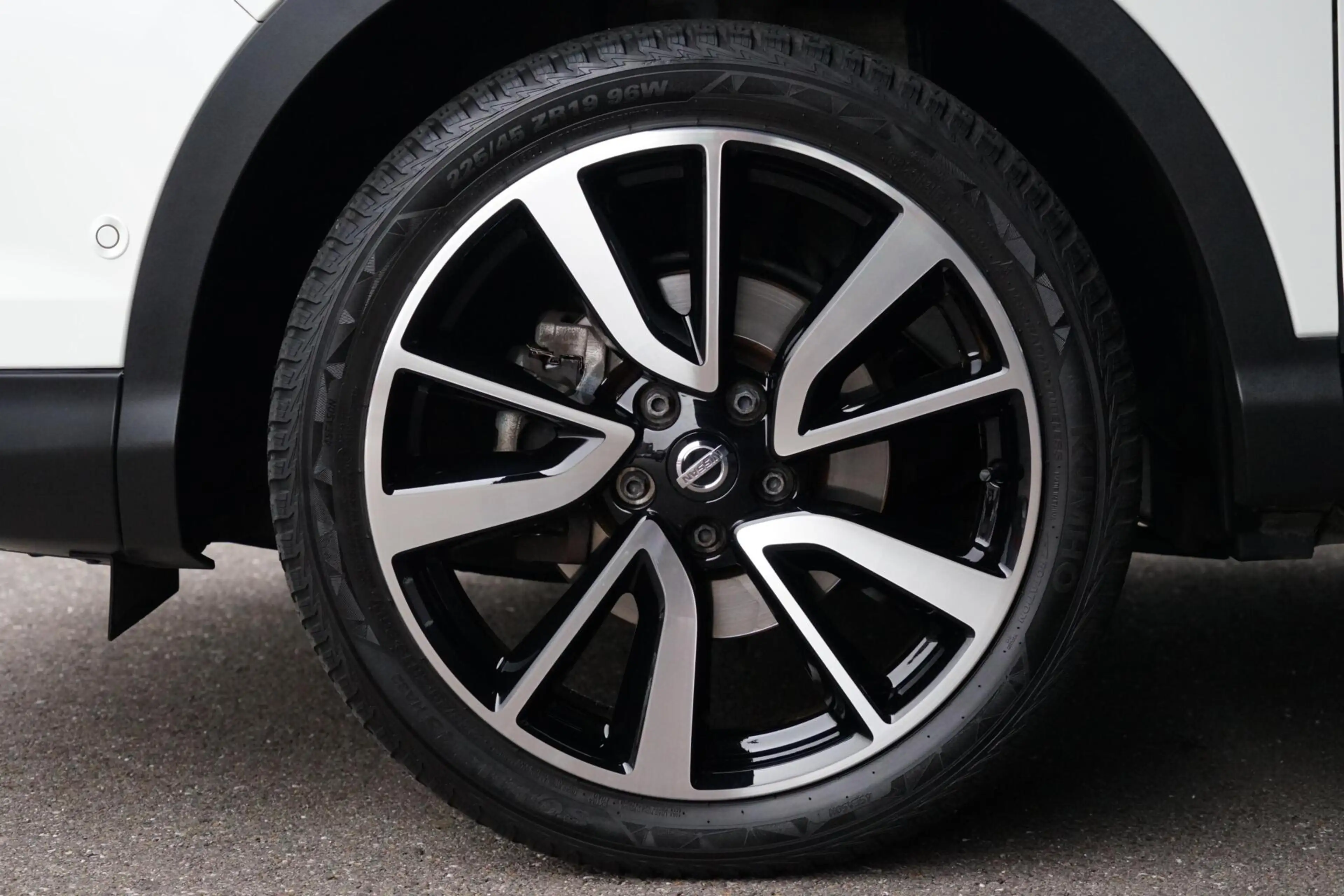 Nissan Qashqai 1.2 Tekna, NL, 1 eig. 360 cam. pano, leder, keyles — photo 3