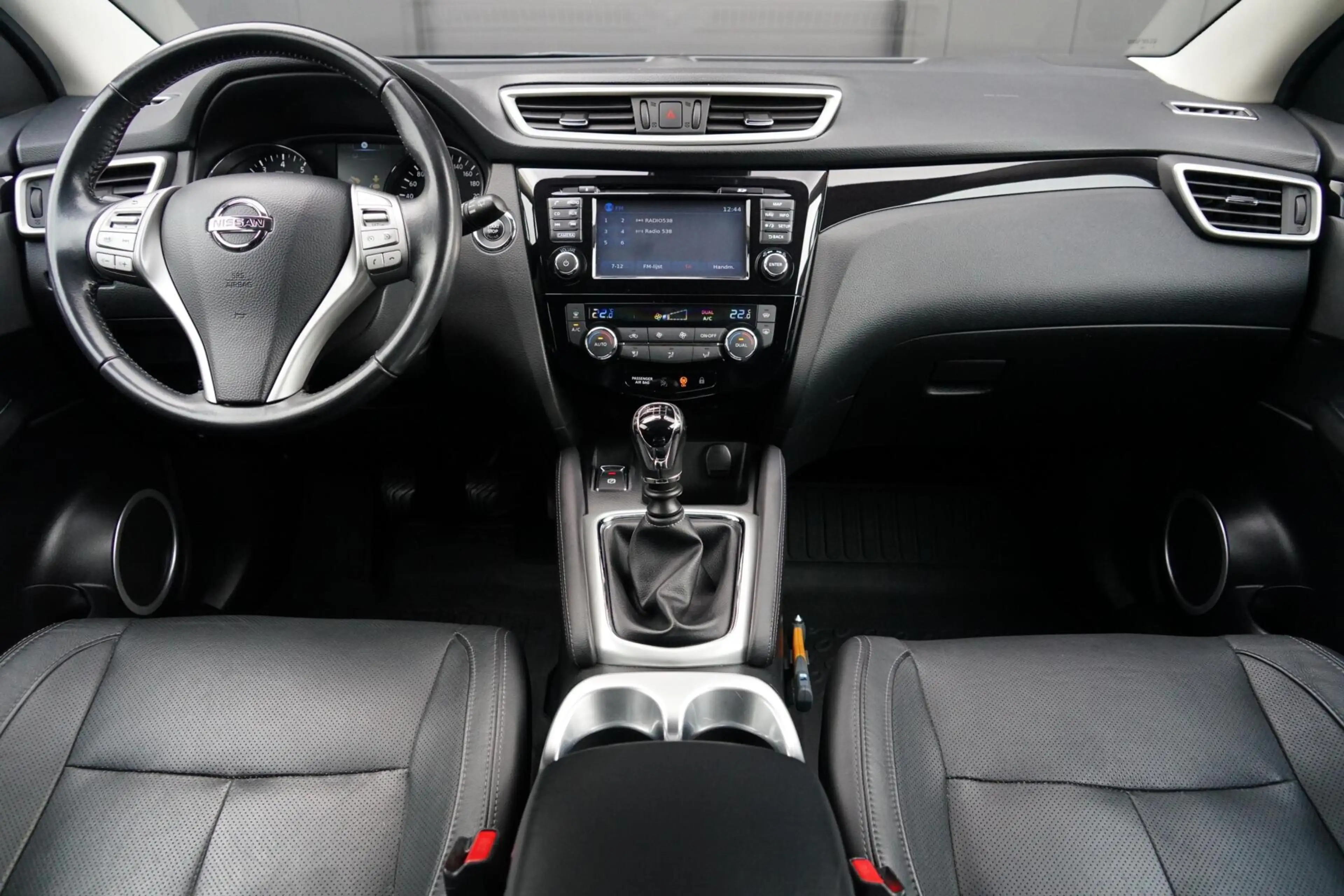 Nissan Qashqai 1.2 Tekna, NL, 1 eig. 360 cam. pano, leder, keyles — photo 4