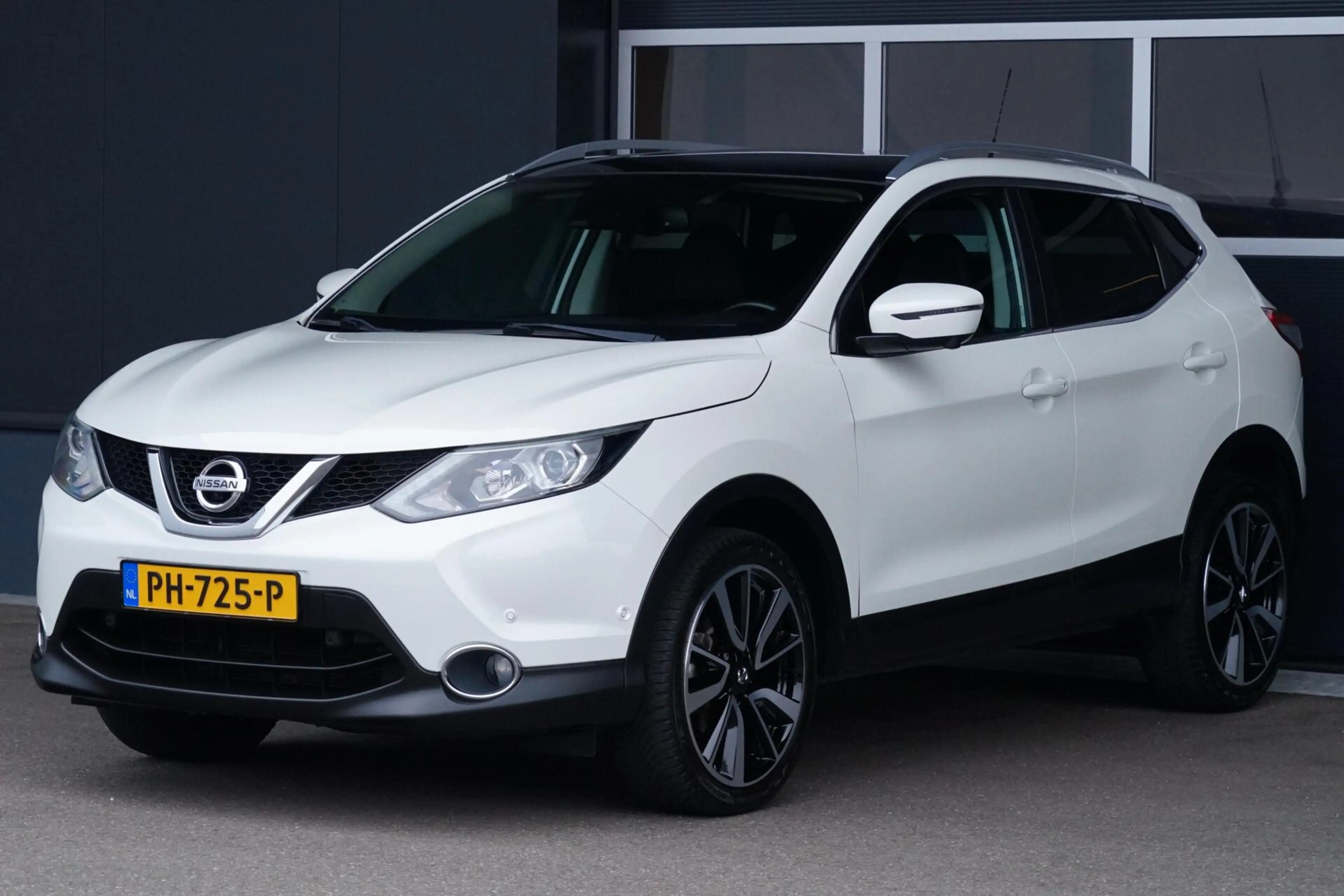 Nissan Qashqai 1.2 Tekna, NL, 1 eig. 360 cam. pano, leder, keyles — photo 28